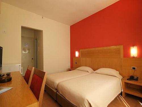 Double or Twin Room - Photo 4