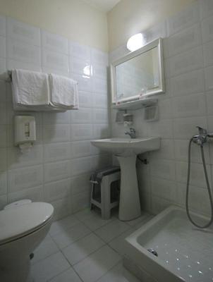 Double or Twin Room - Photo 3