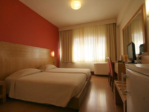Double or Twin Room - Photo 1