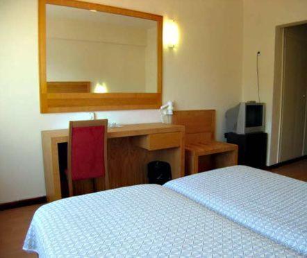 Double or Twin Room - Photo 6