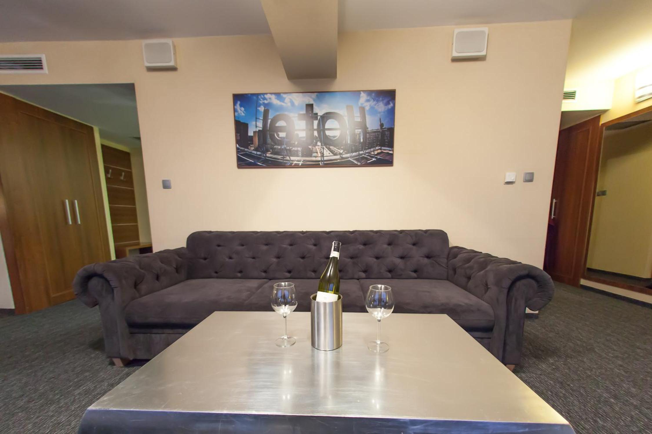 Apartment photo 3