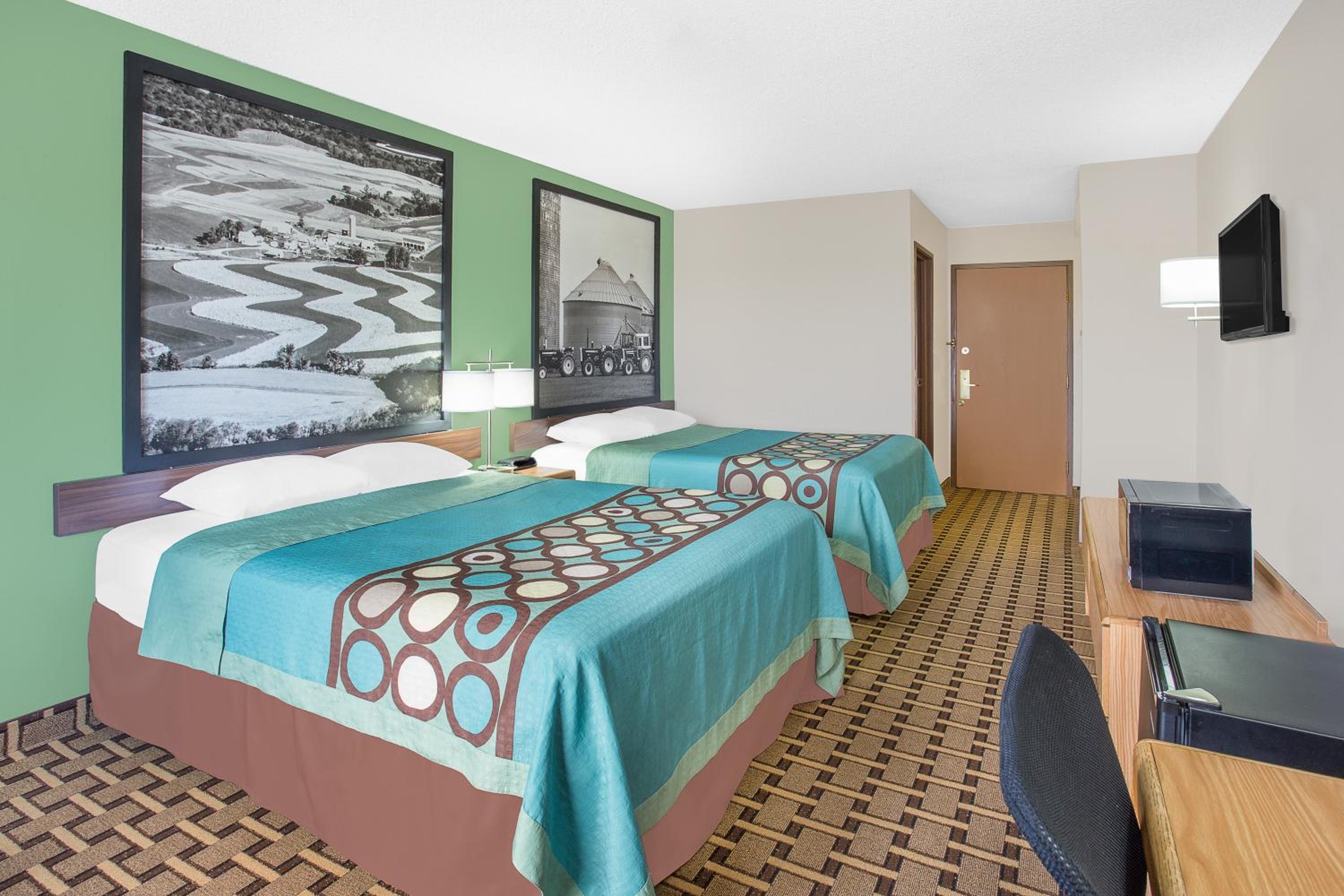 Queen Room With Two Queen Beds - Non-Smoking