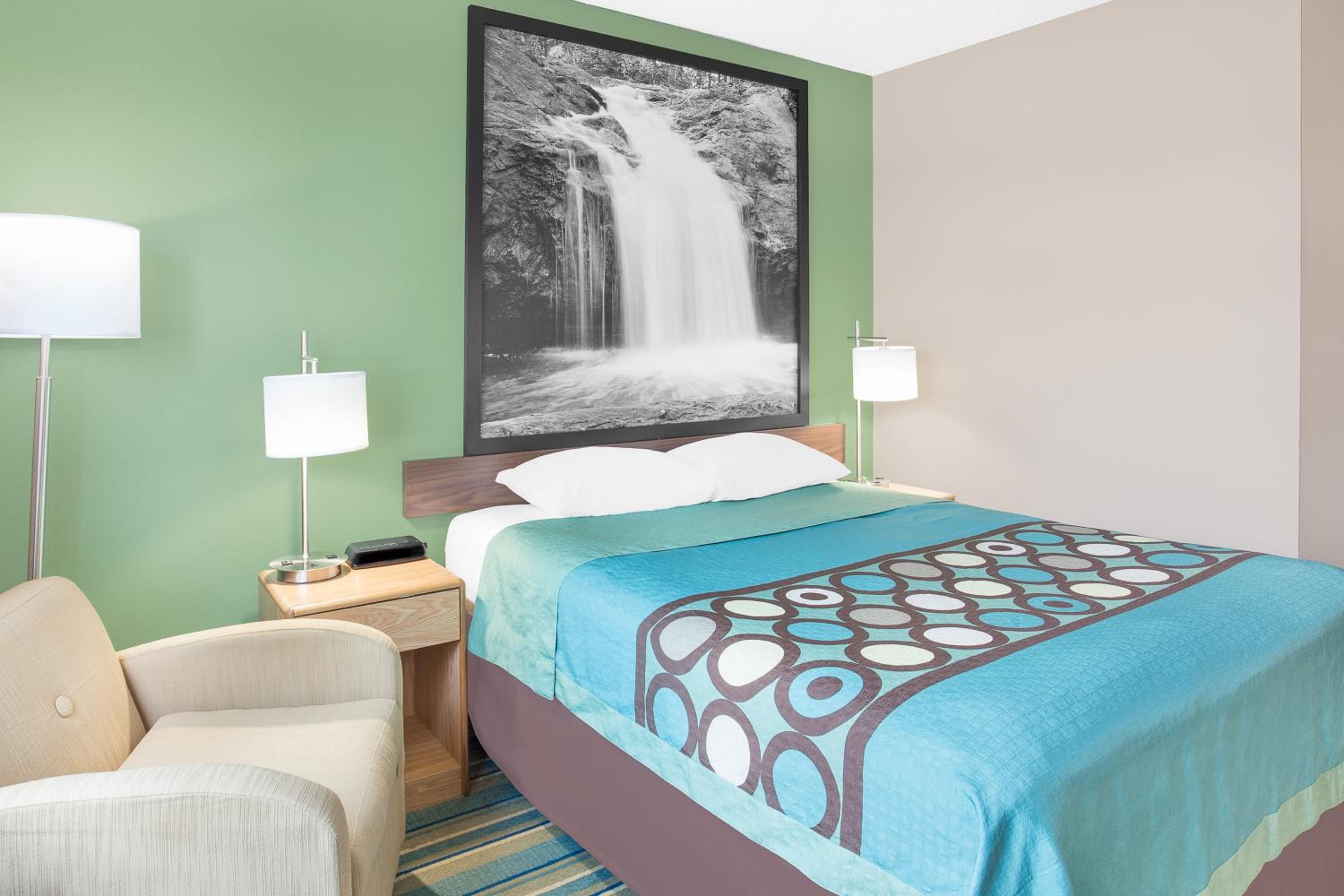 Queen Room - Disability Access/Non-Smoking