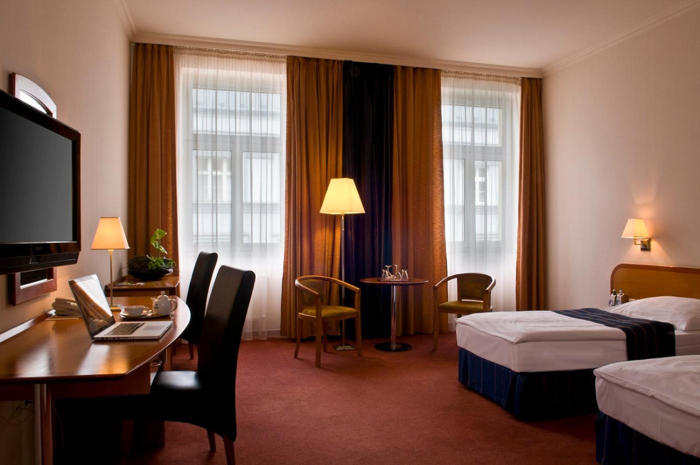 Business Twin Room - Photo 1