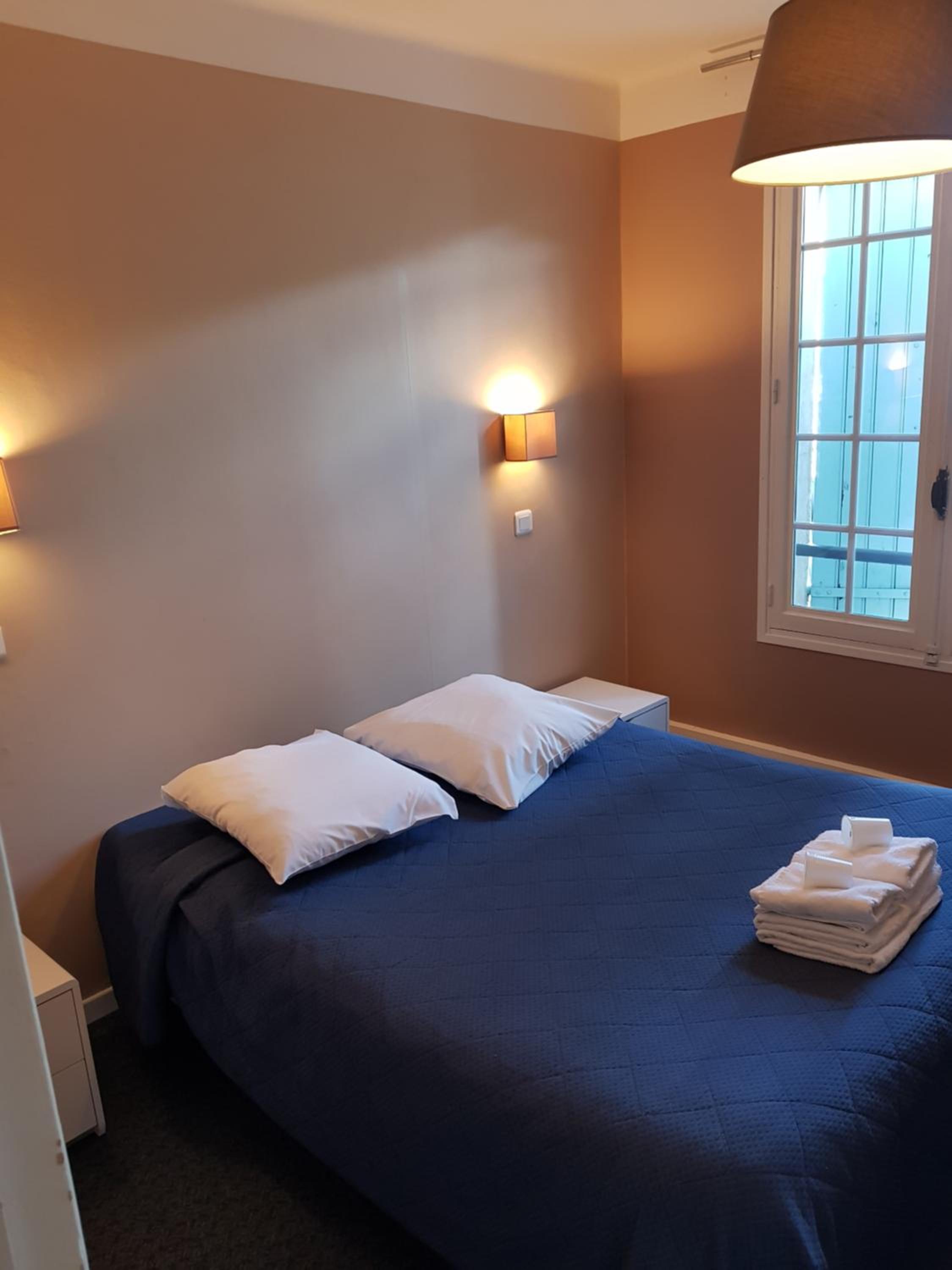 Standard Double Room (private toilets and bathroom)