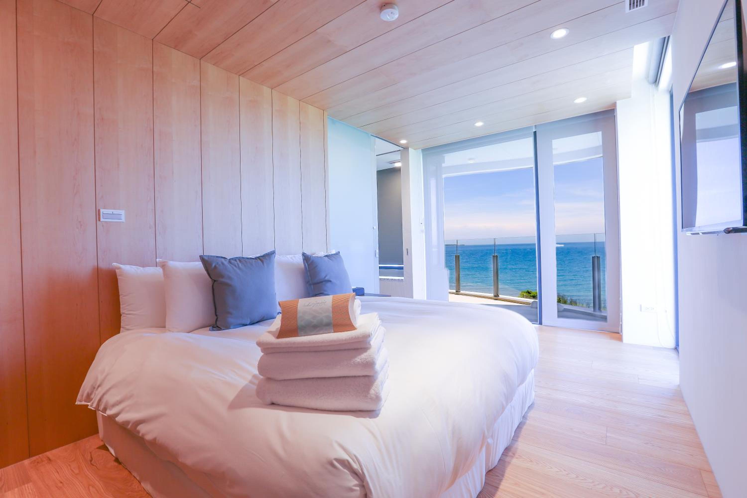 Deluxe Double Room with Balcony and Sea View