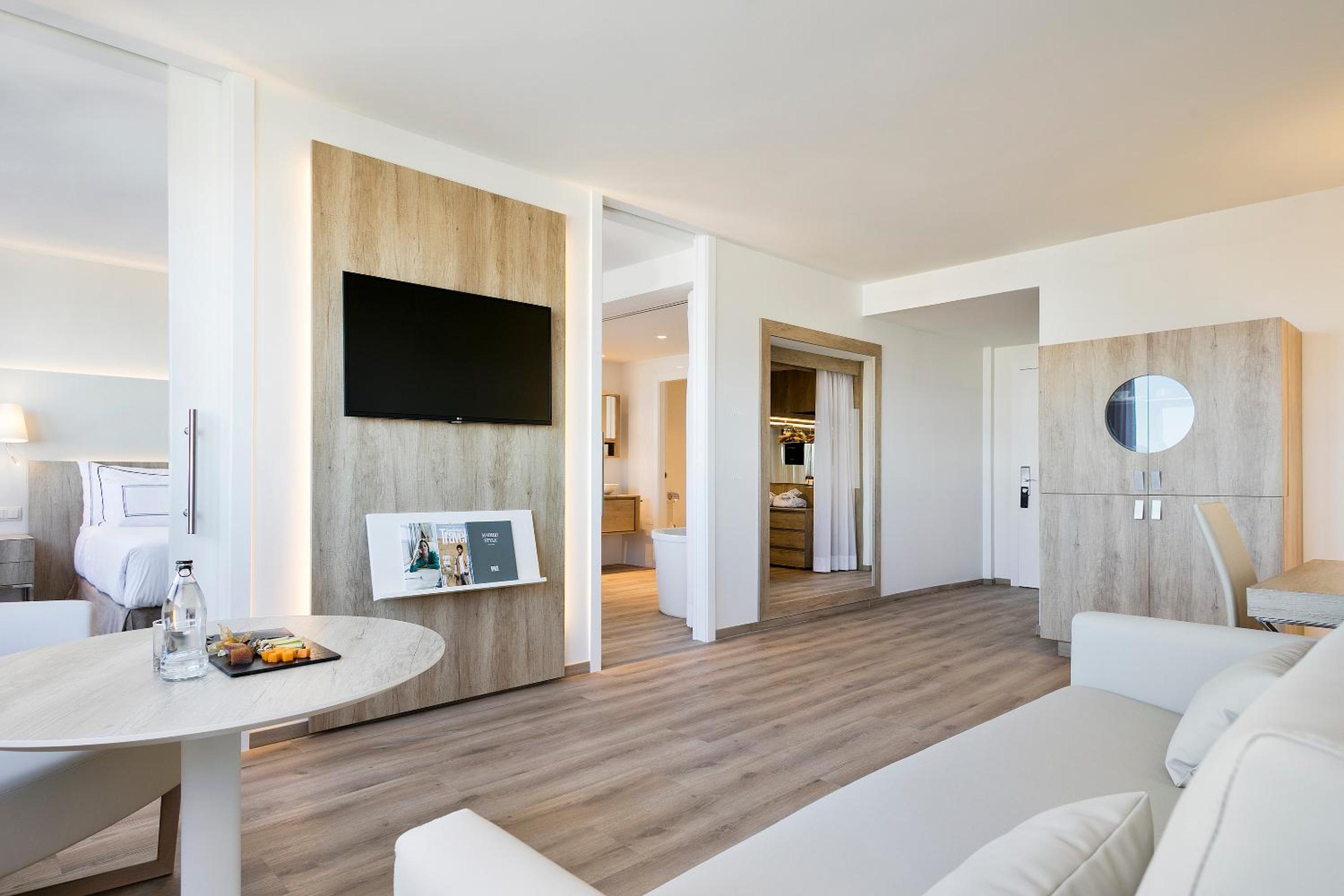 The Level Junior Suite - Photo 7