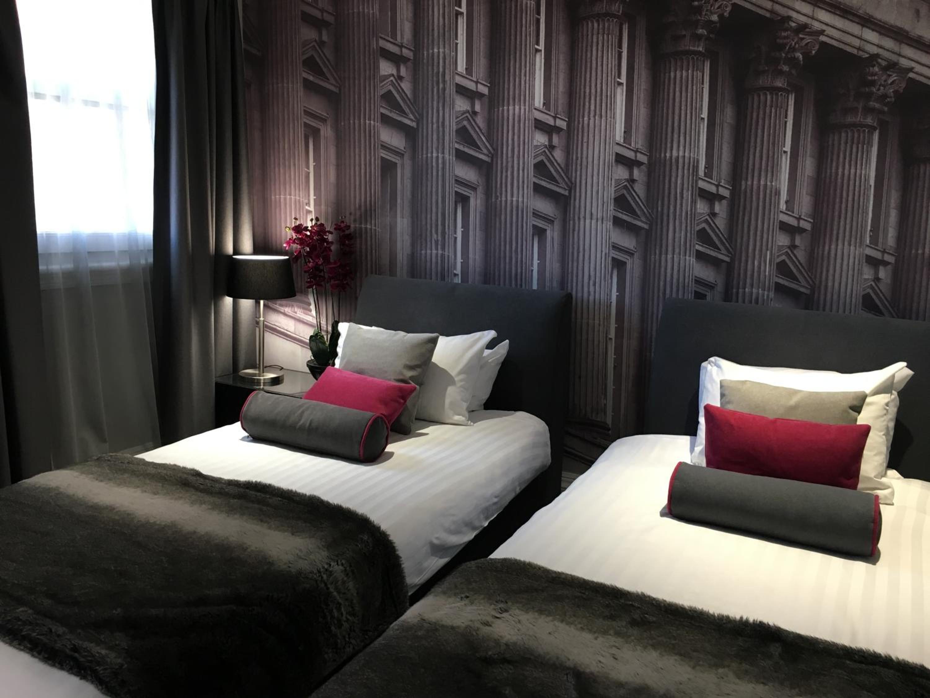 Standard Twin Room - Photo 4