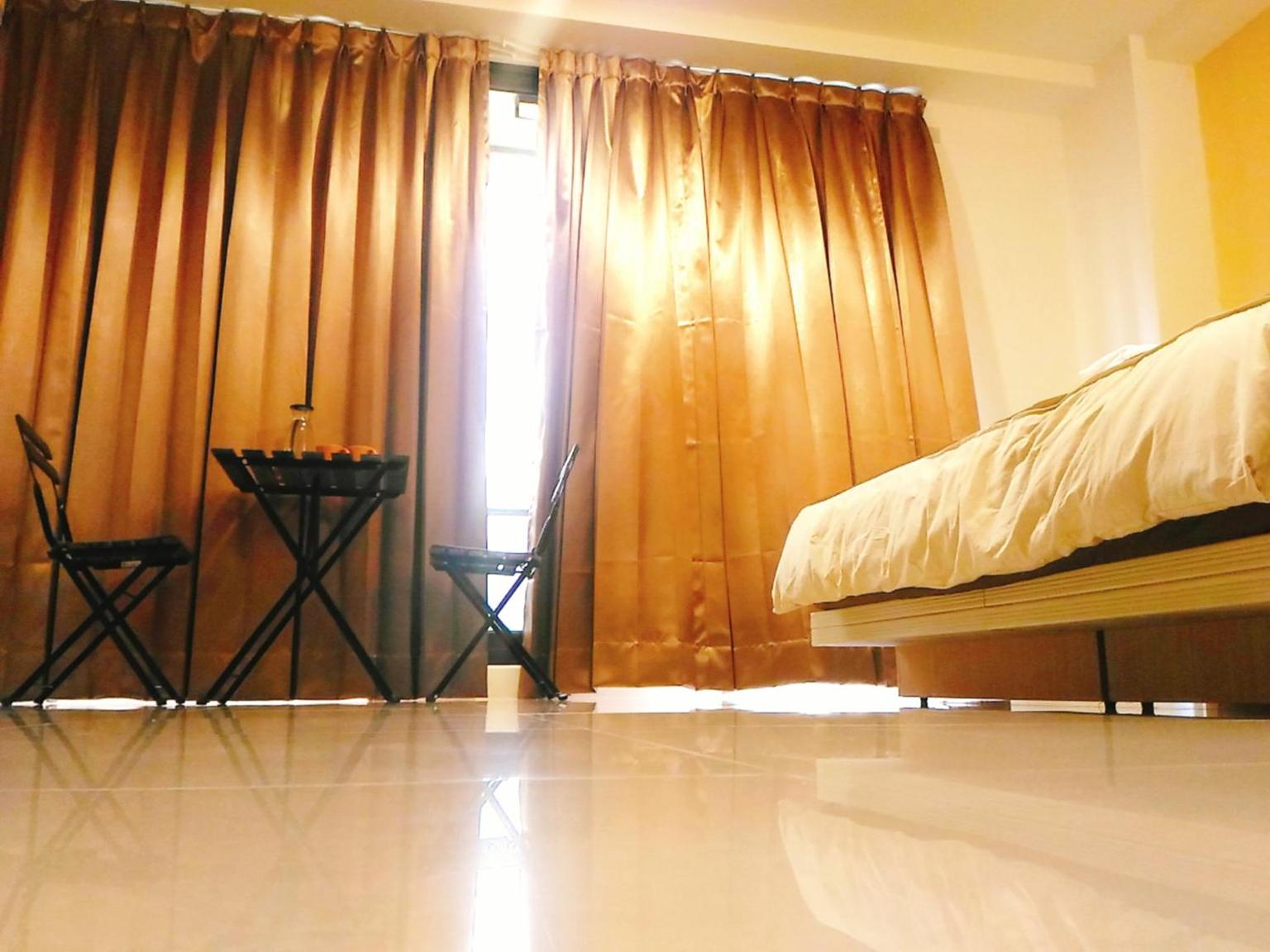 Queen Room with Balcony photo 2