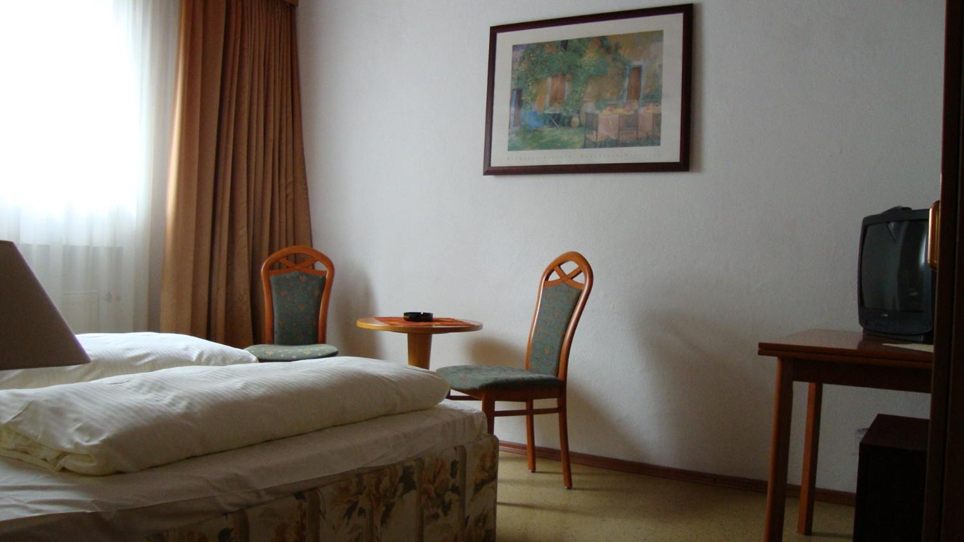 Double or Twin Room - Photo 4