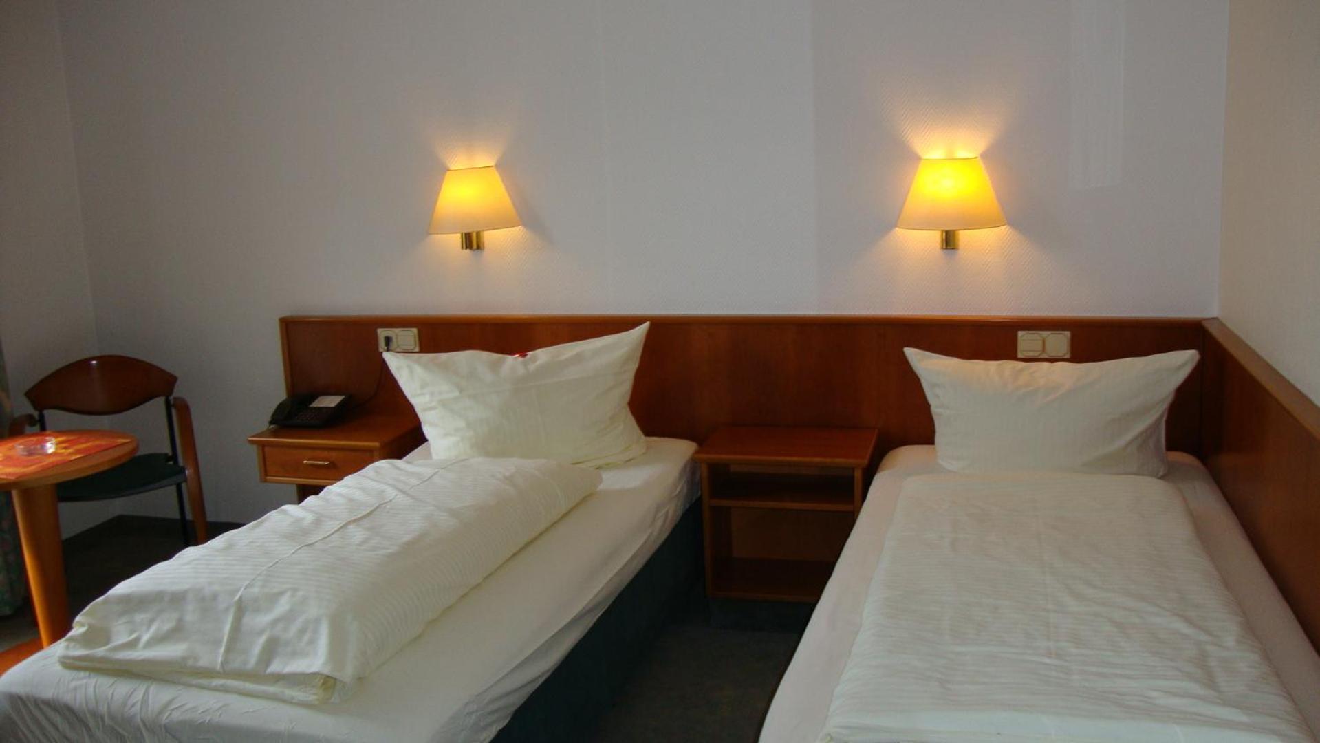 Double or Twin Room - Photo 7