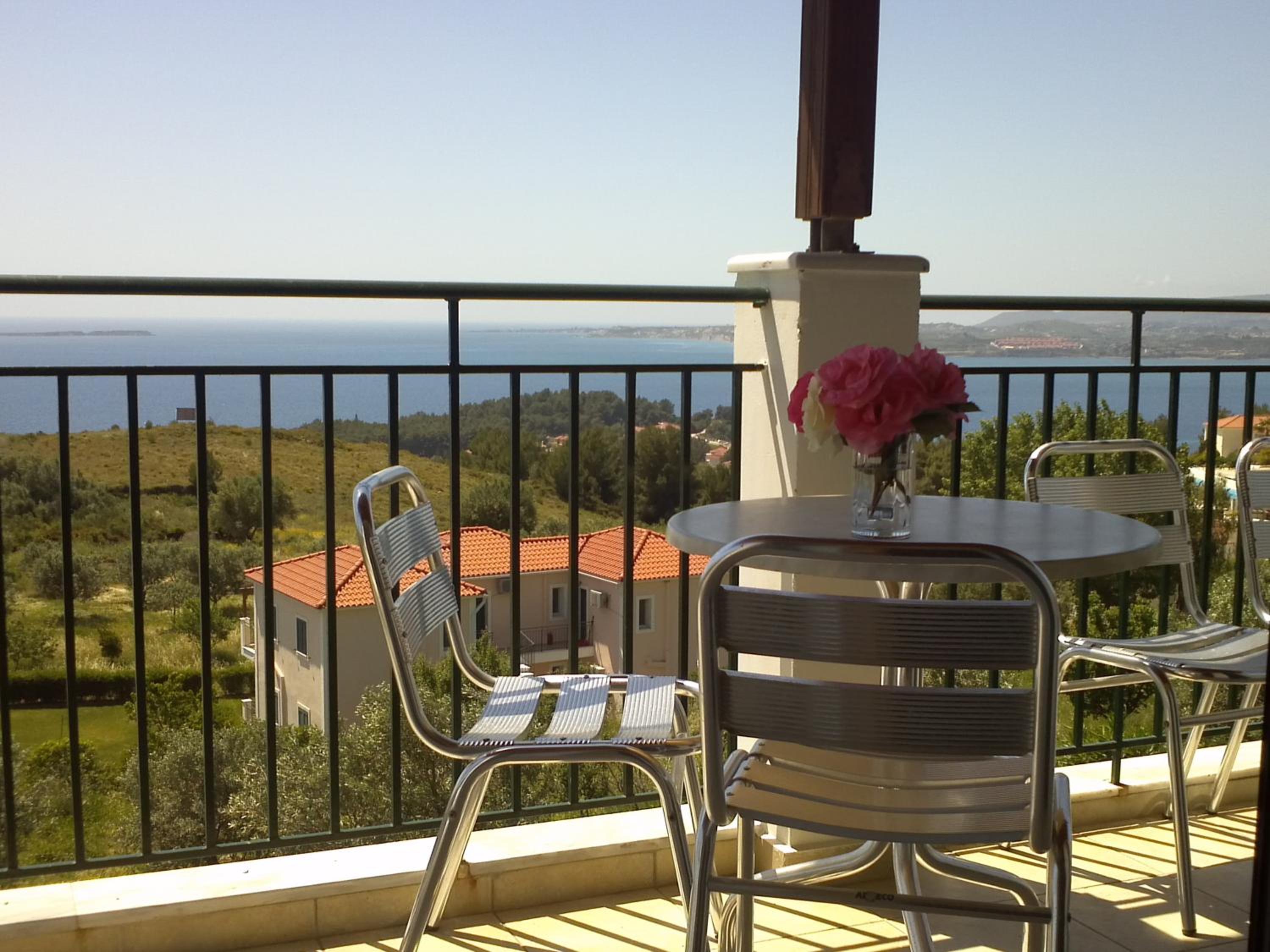 Apartment with Sea View - Photo 5