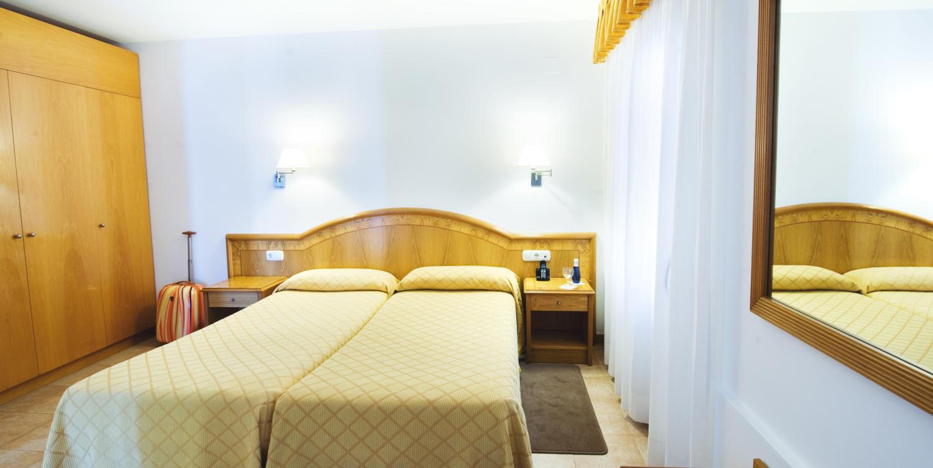 Twin Room - No View - Photo 1