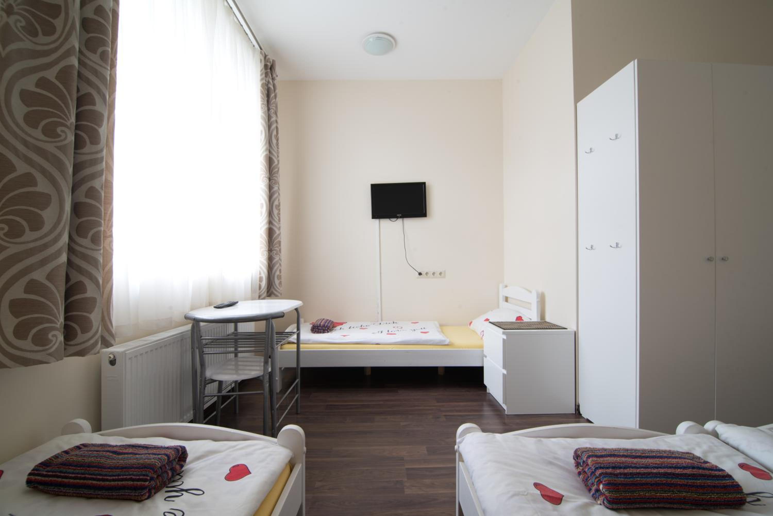 Triple Room with Shower - Photo 7