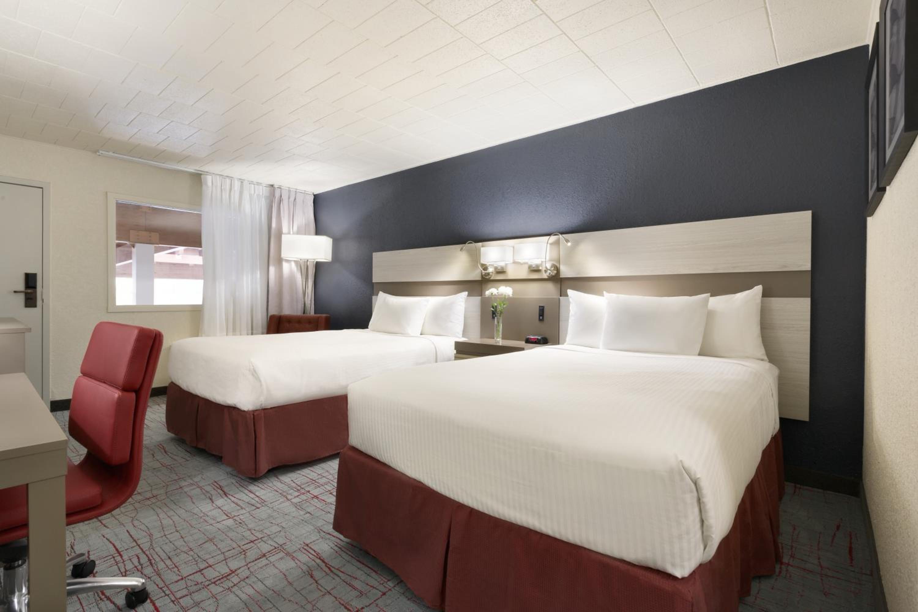 Deluxe Double Room with Two Double Beds and Pool View - Non-Smoking - Photo 1
