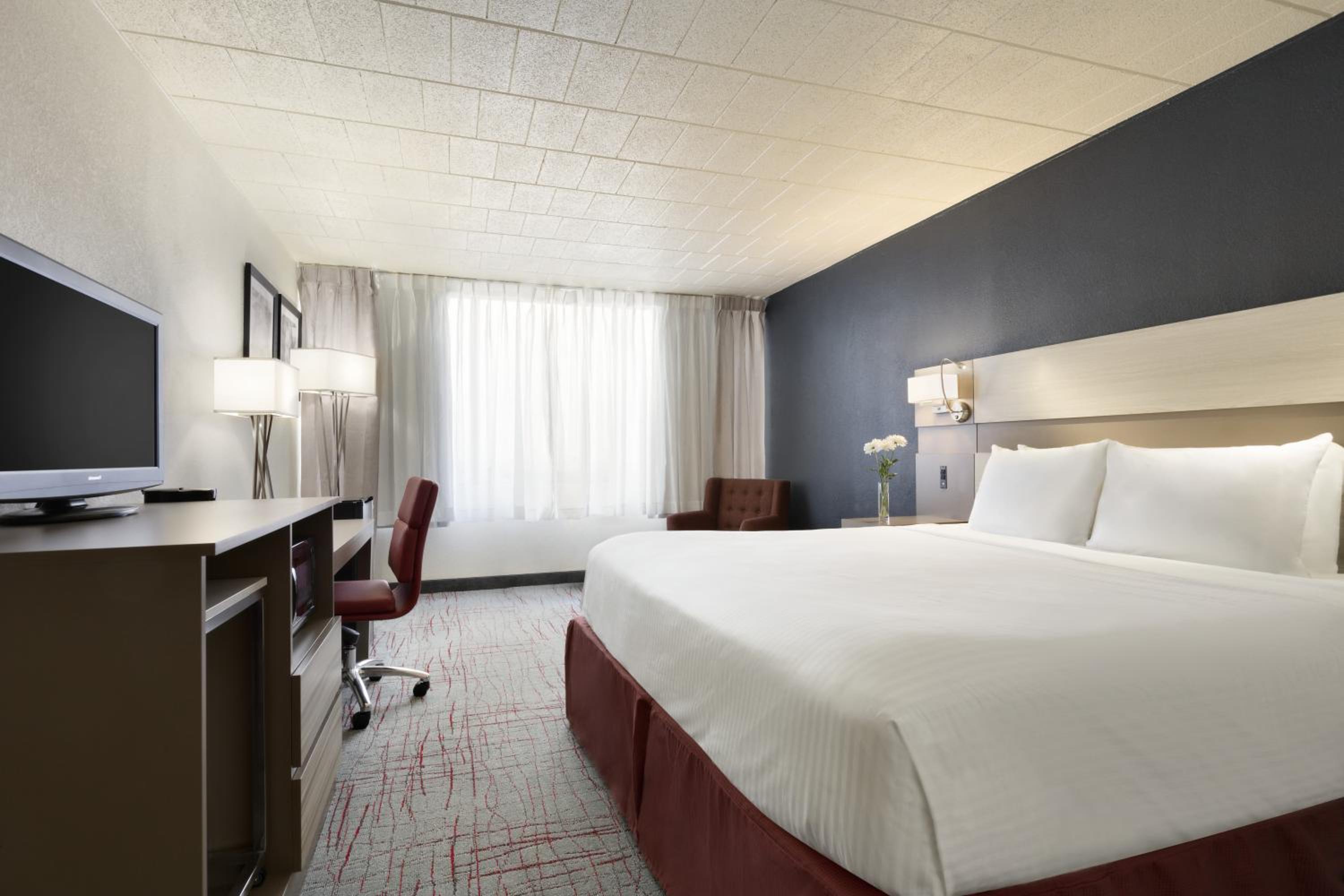 King Room - Non-Smoking - Photo 1