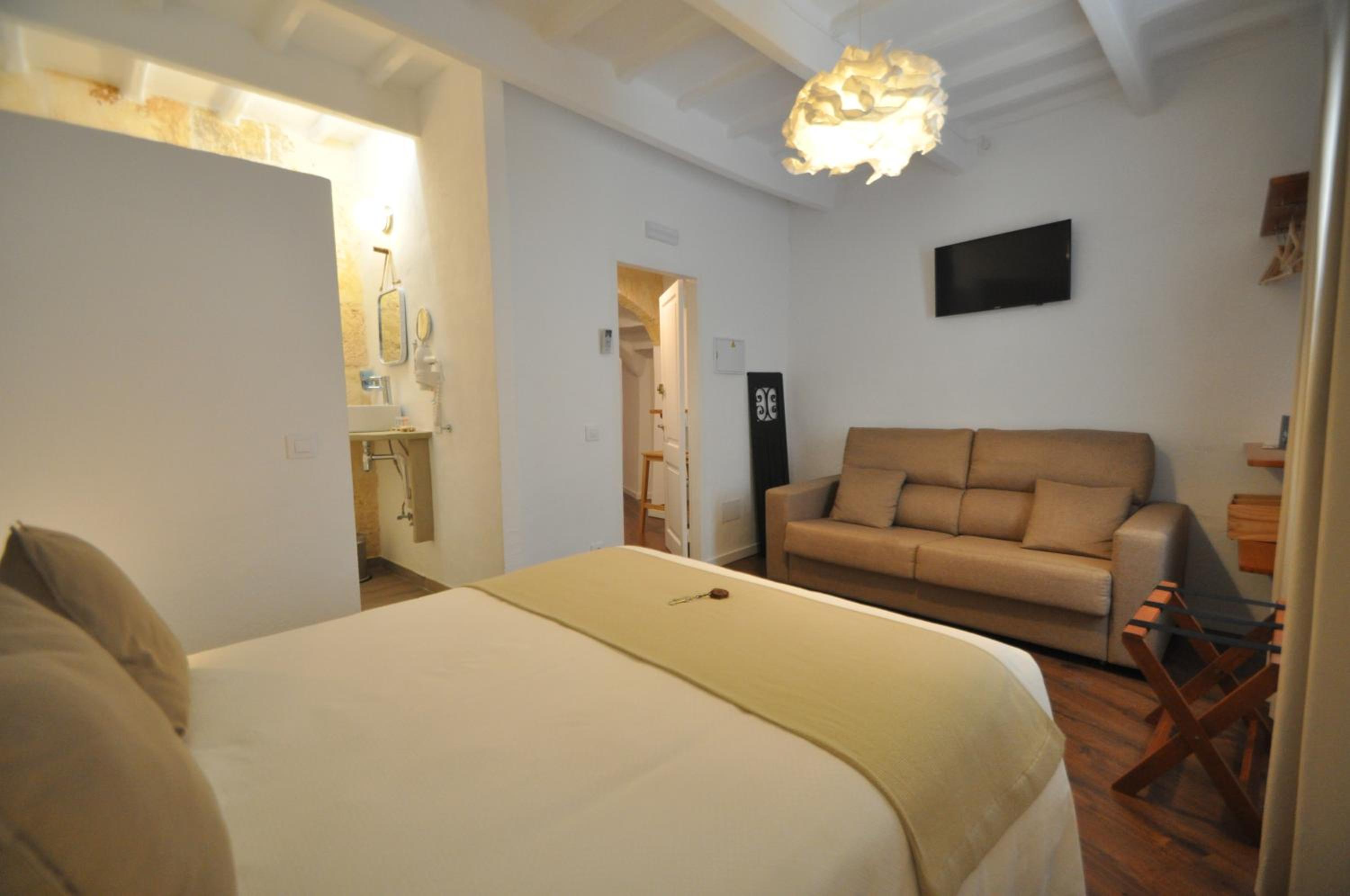 Standard Double Room photo 2