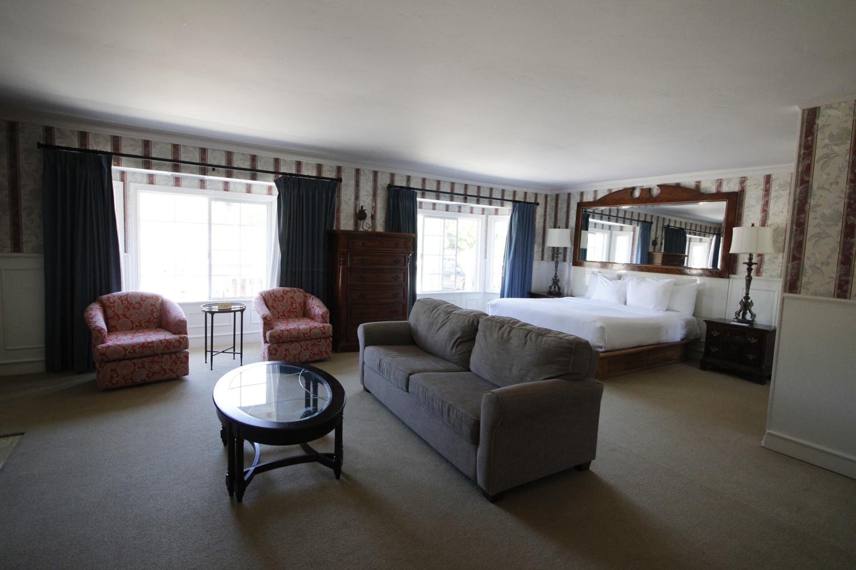 King Room - Non-Smoking photo 2