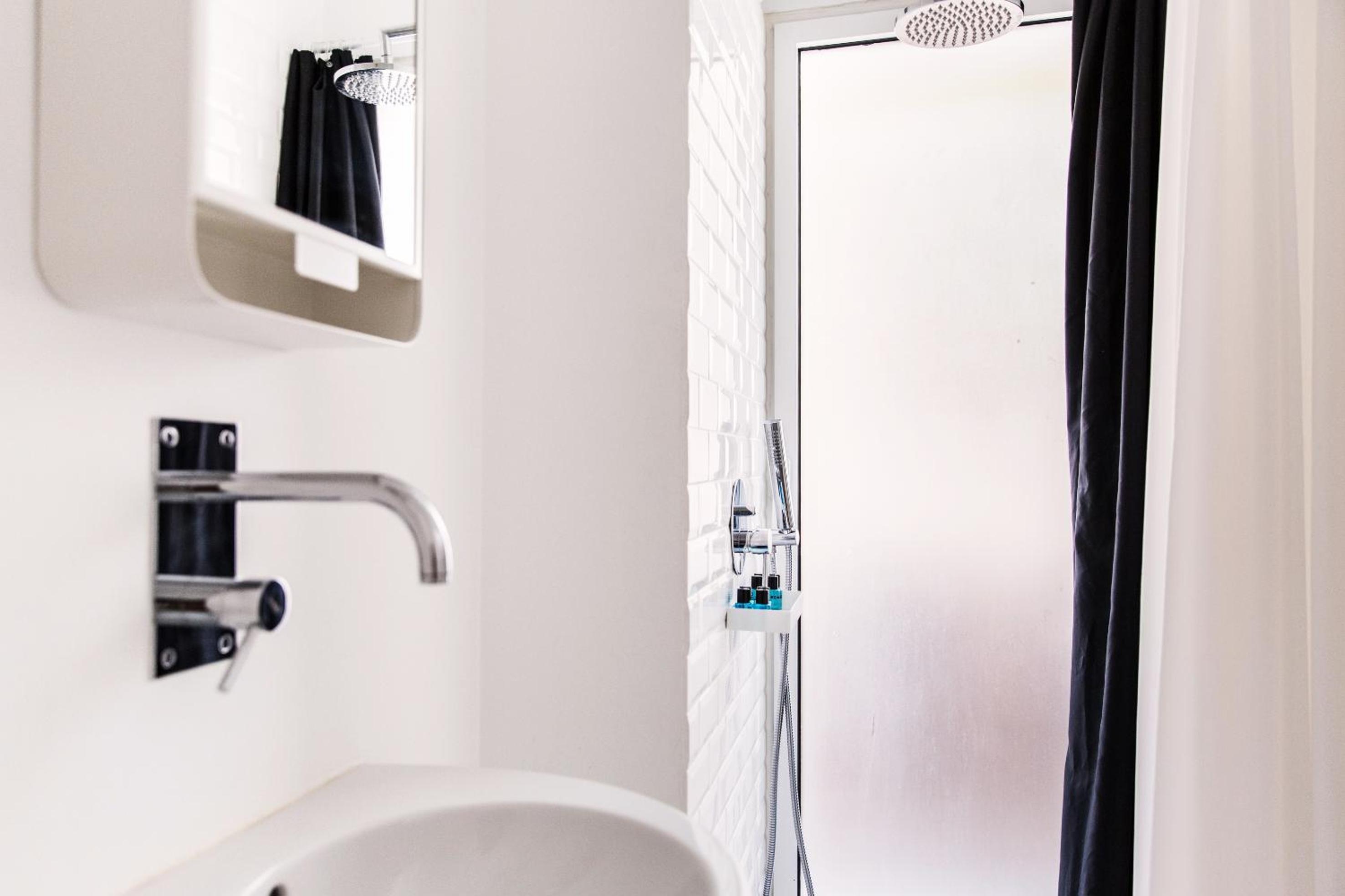 Deluxe Double Room (2 Adults + 1 Child) photo 2