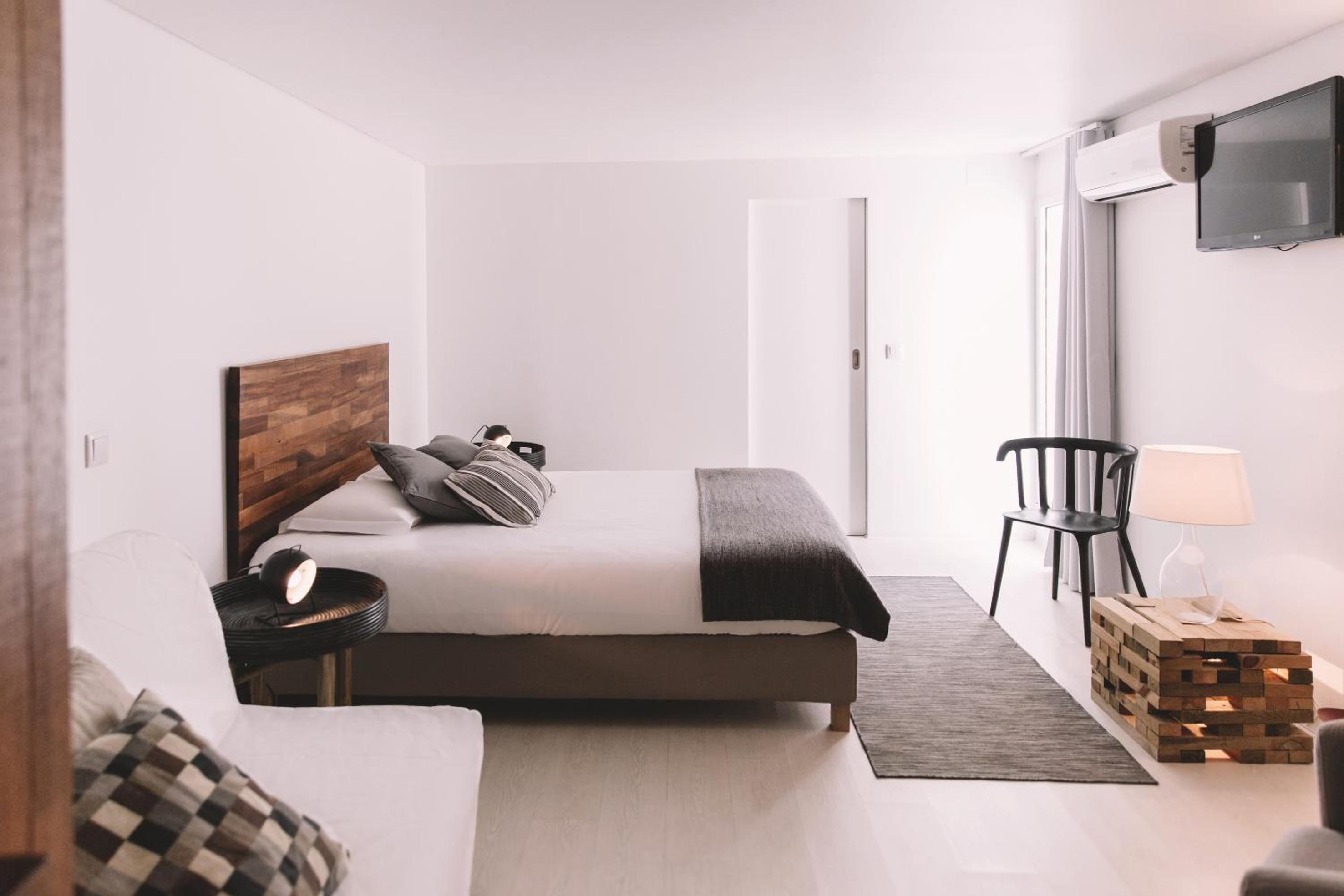 Deluxe Double Room (2 Adults + 1 Child) photo 1