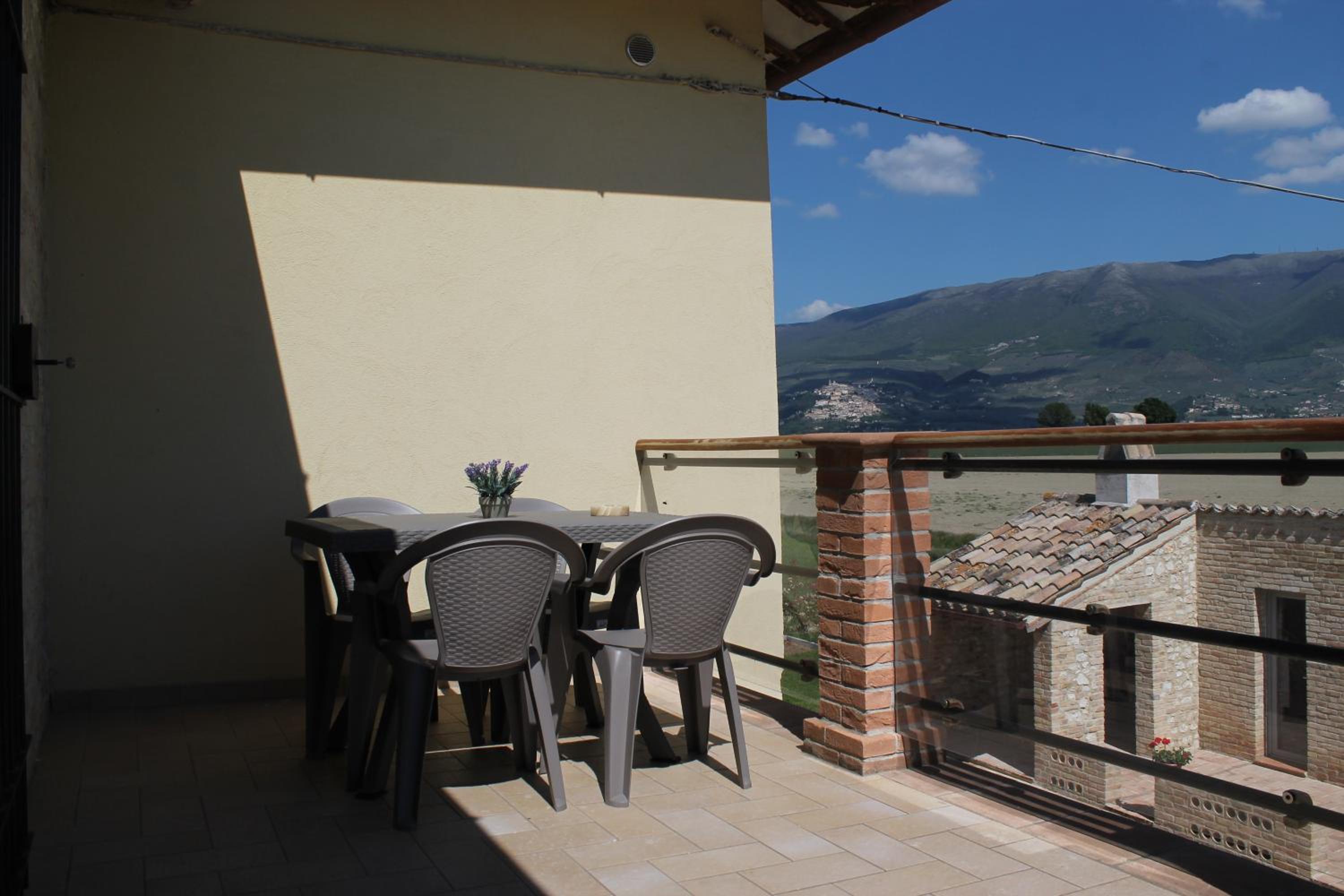 Apartment with Terrace - Photo 4