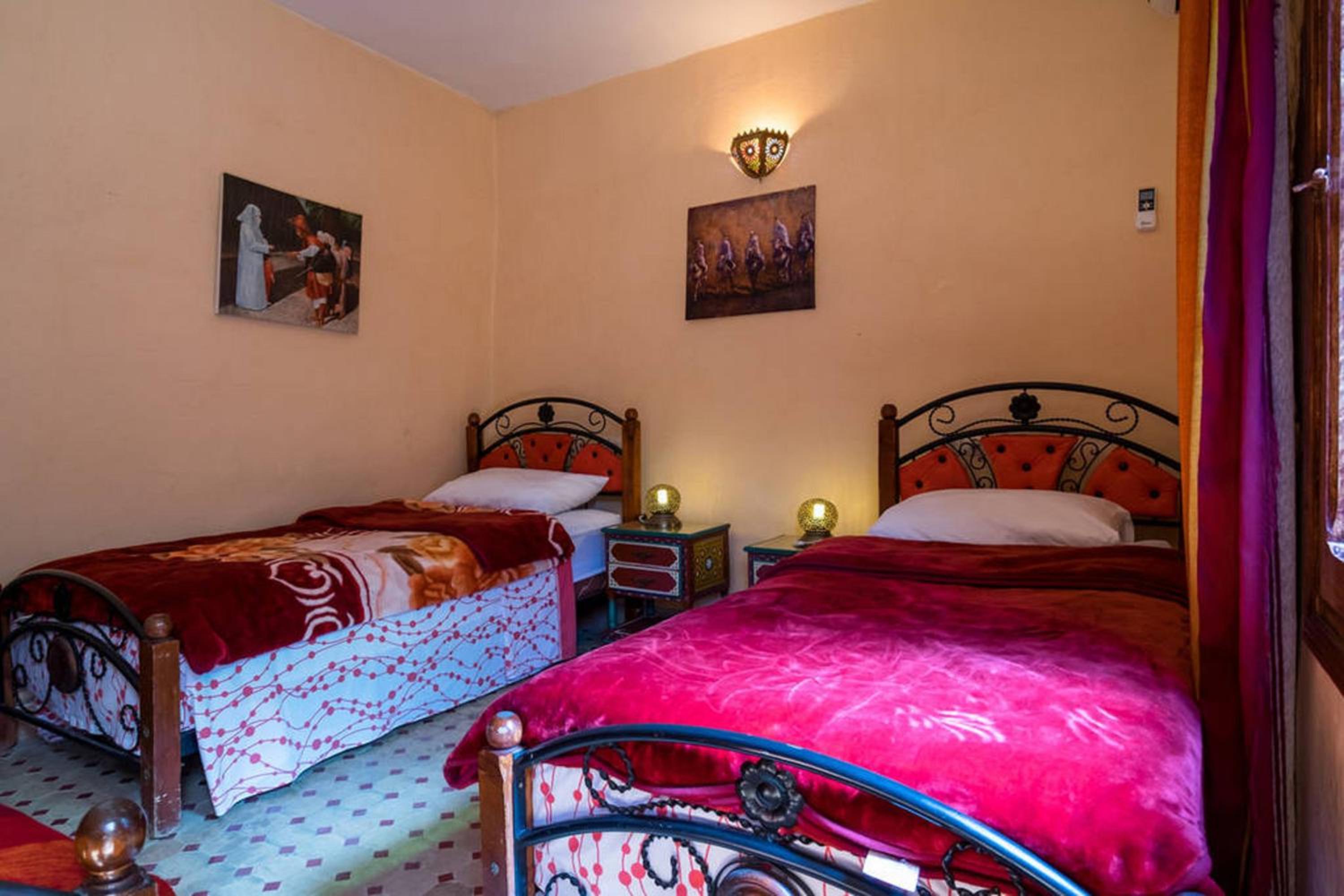 Red Room - Photo 8
