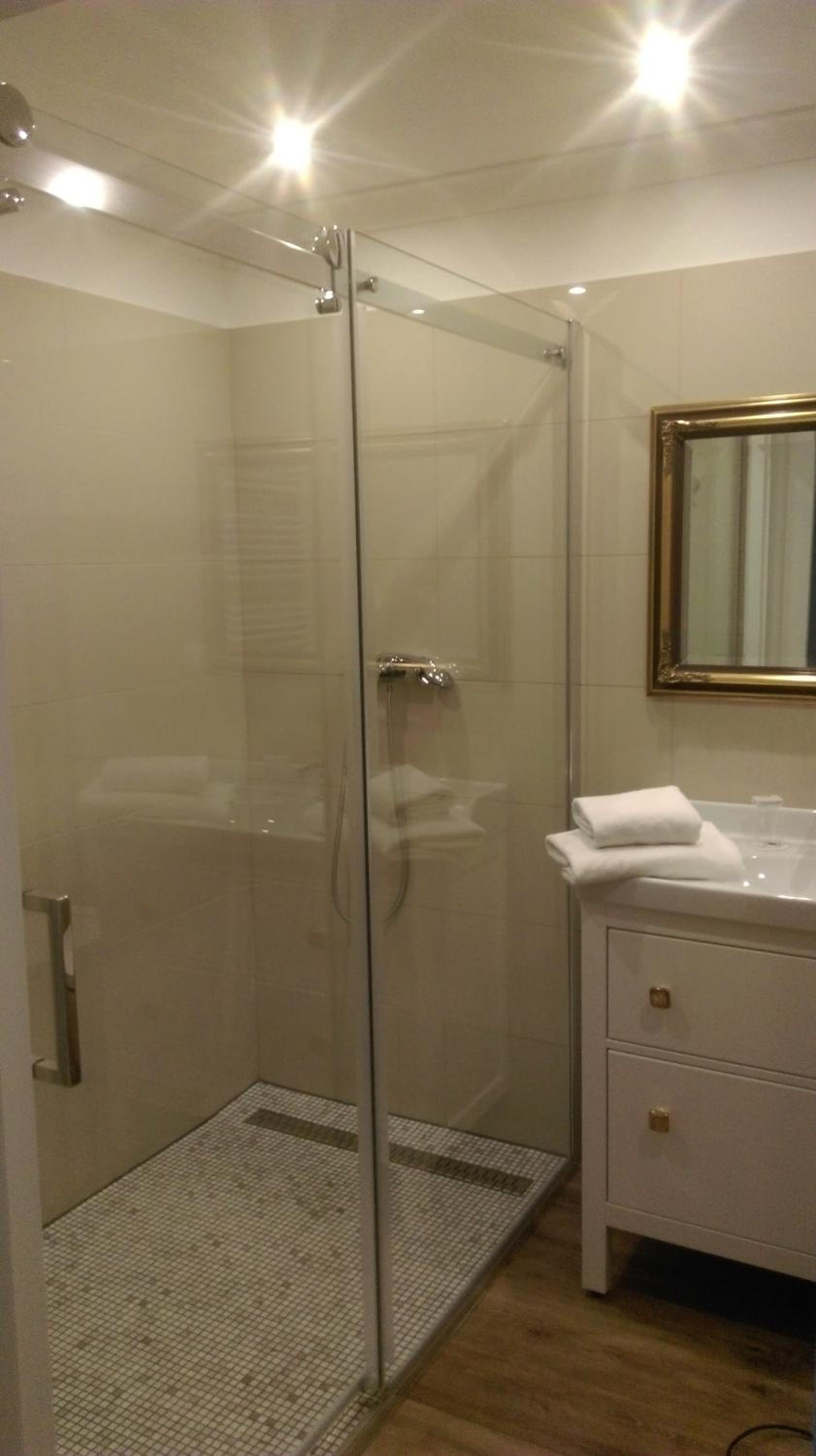 Double Room - Photo 6