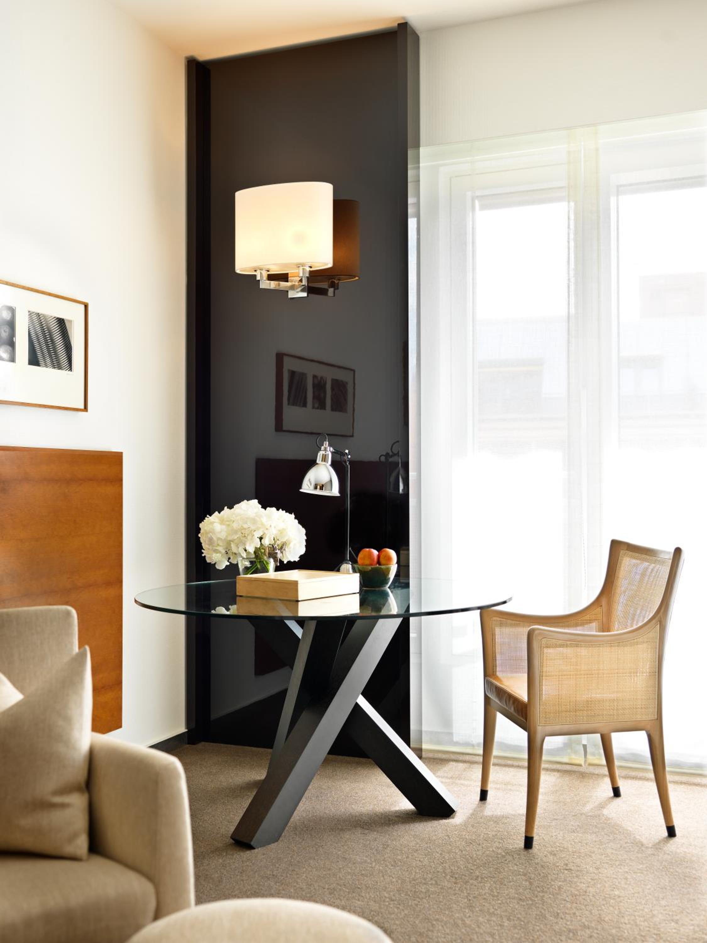 Twin Room with View thumbnail 6