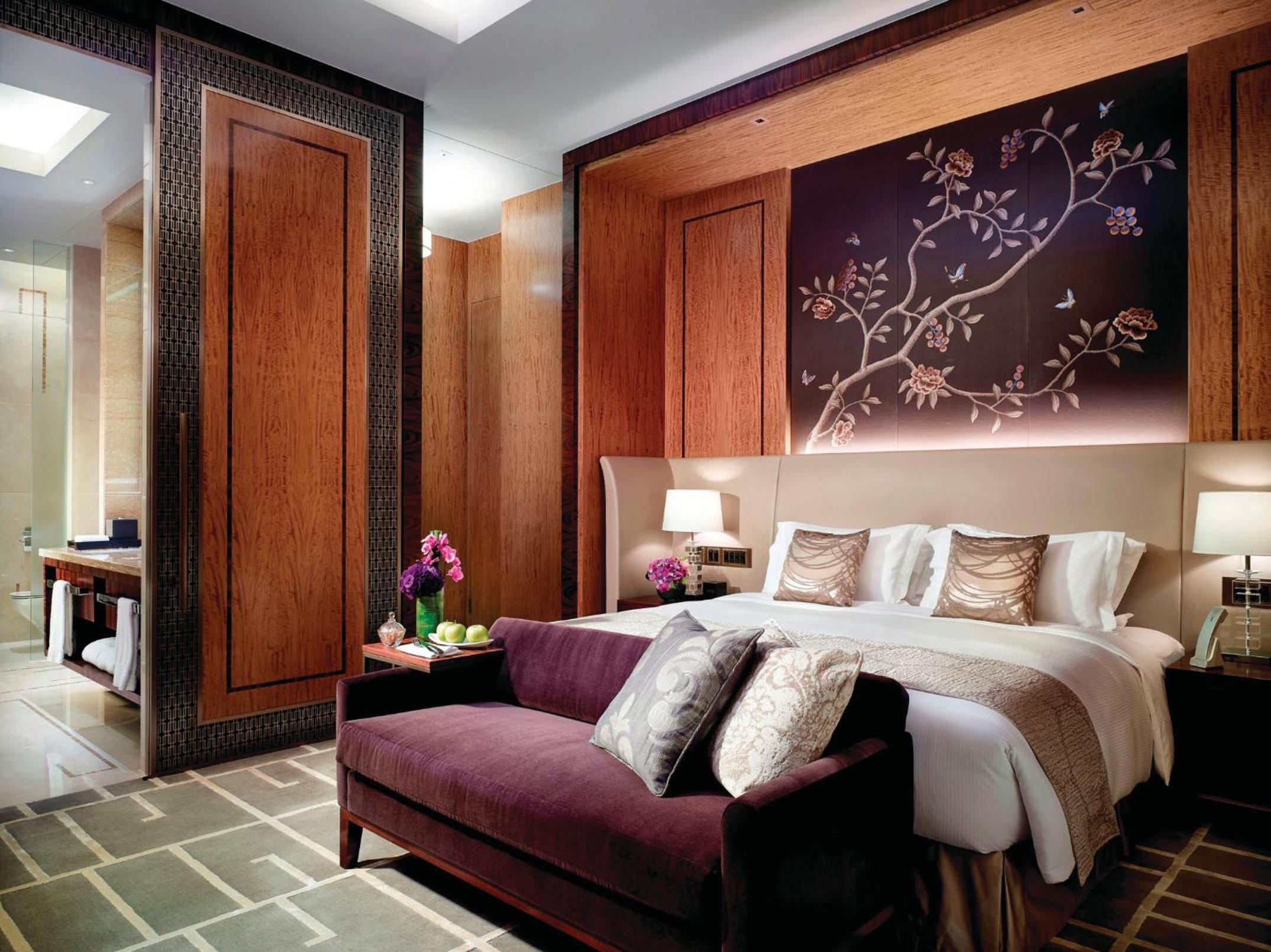 Sky Deluxe King Room thumbnail 5