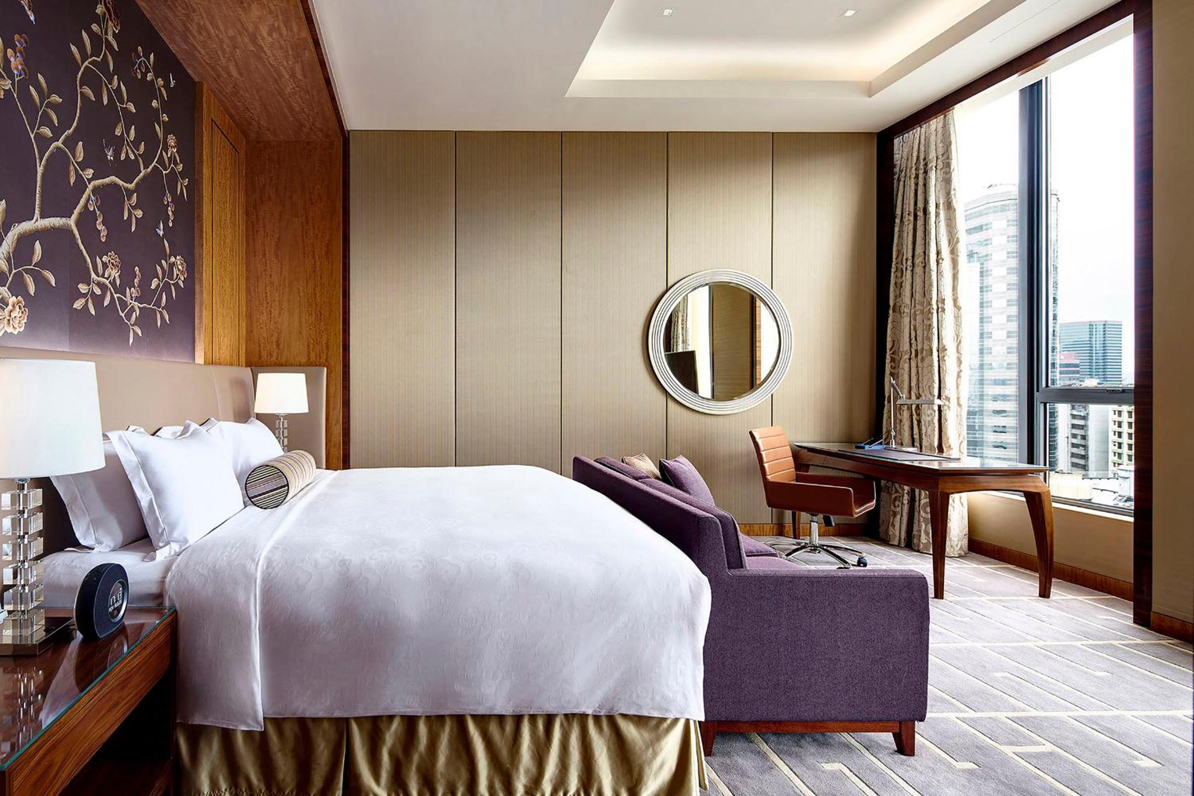 Sky Deluxe King Room