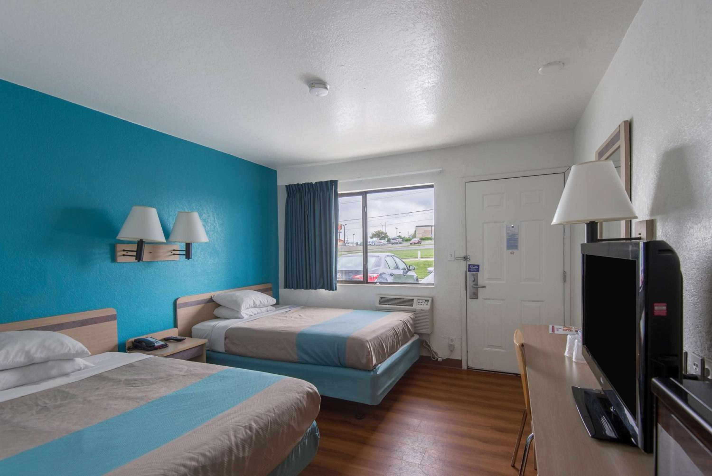 Quadruple Room - Disability Access - Roll in Shower