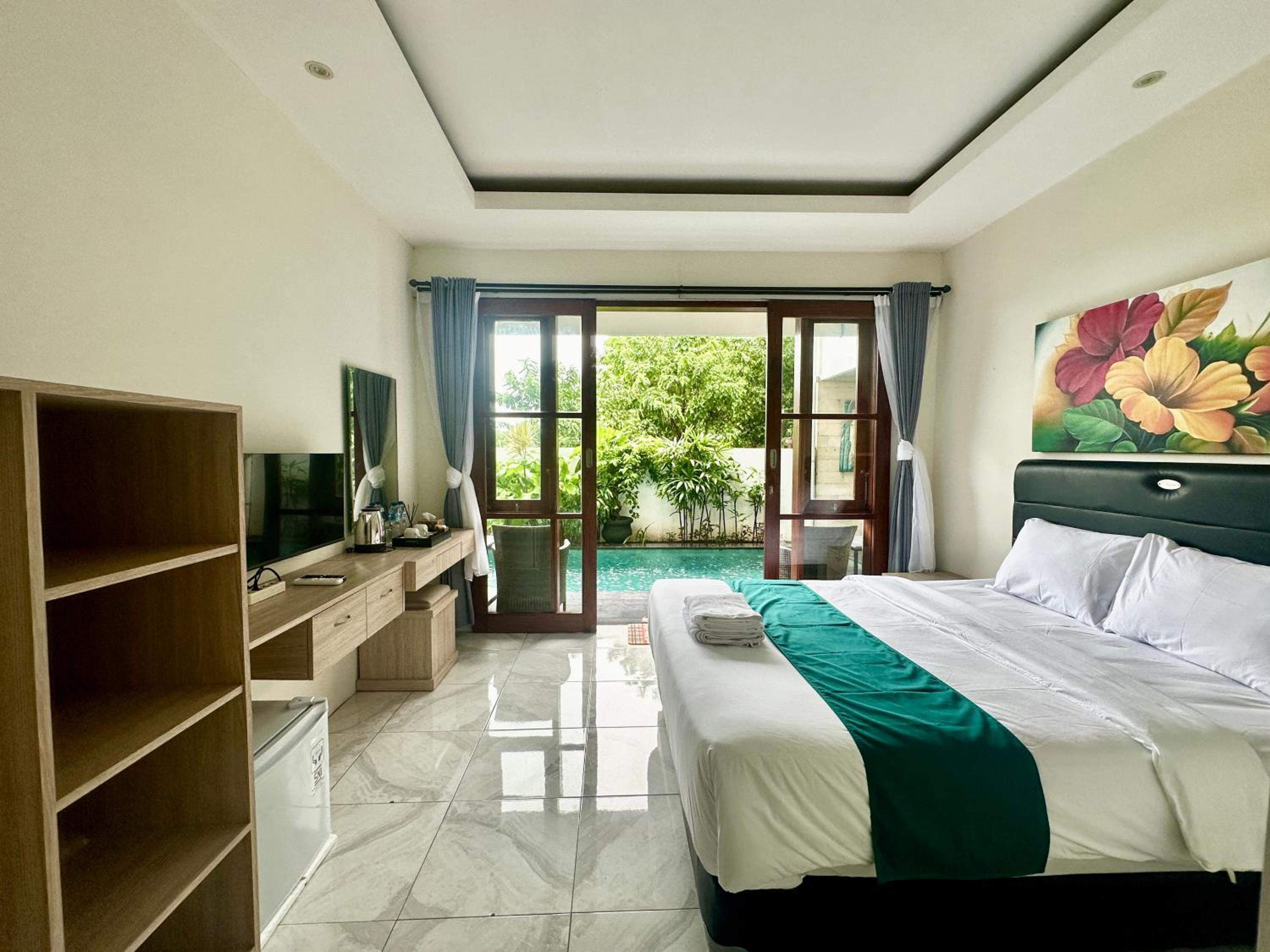 Double Room with Pool View photo 3