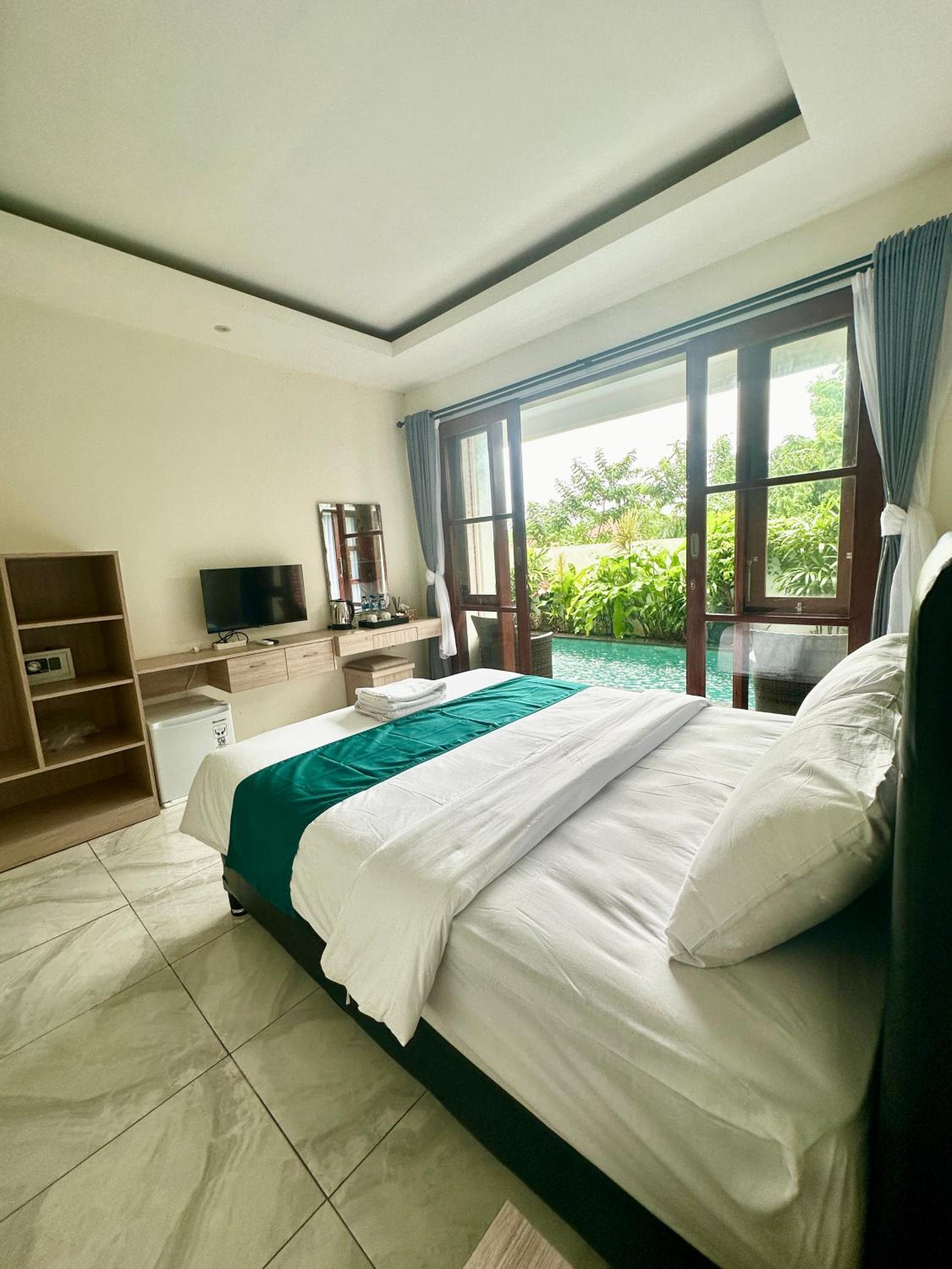 Double Room with Pool View photo 2