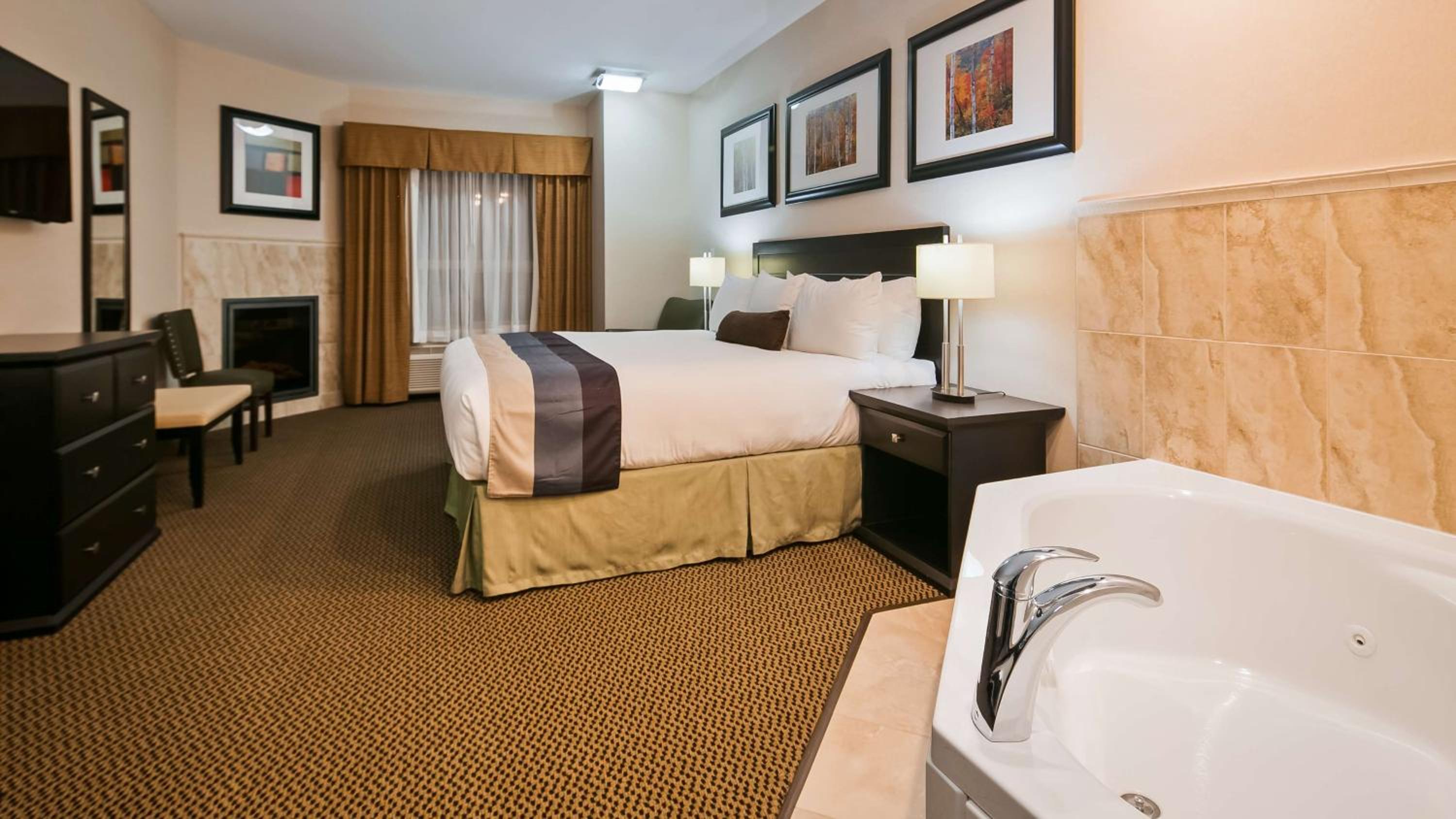King Suite with Spa Bath - Non-Smoking