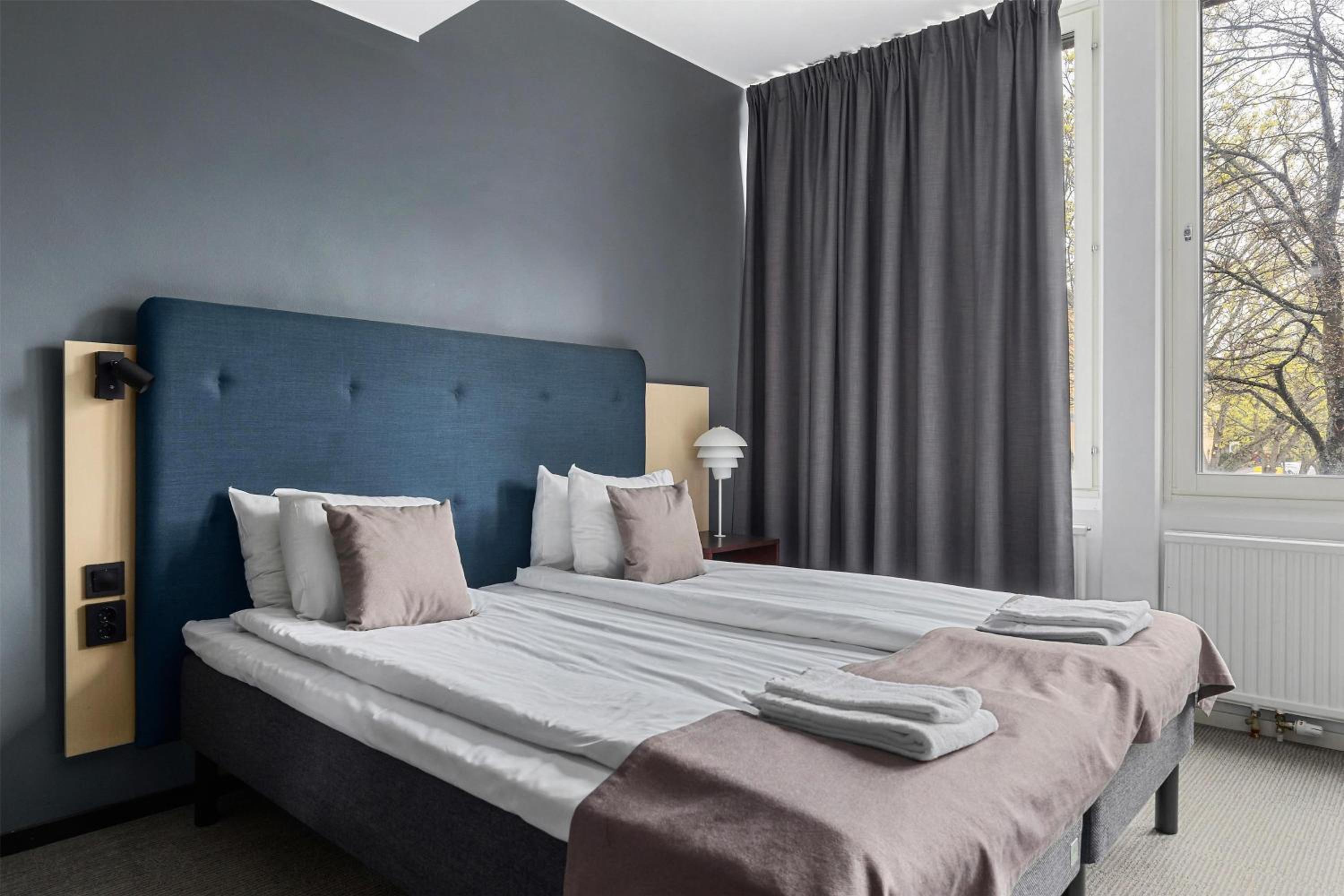 Standard King Room with Roll-In Shower - Disability Access/Non-Smoking