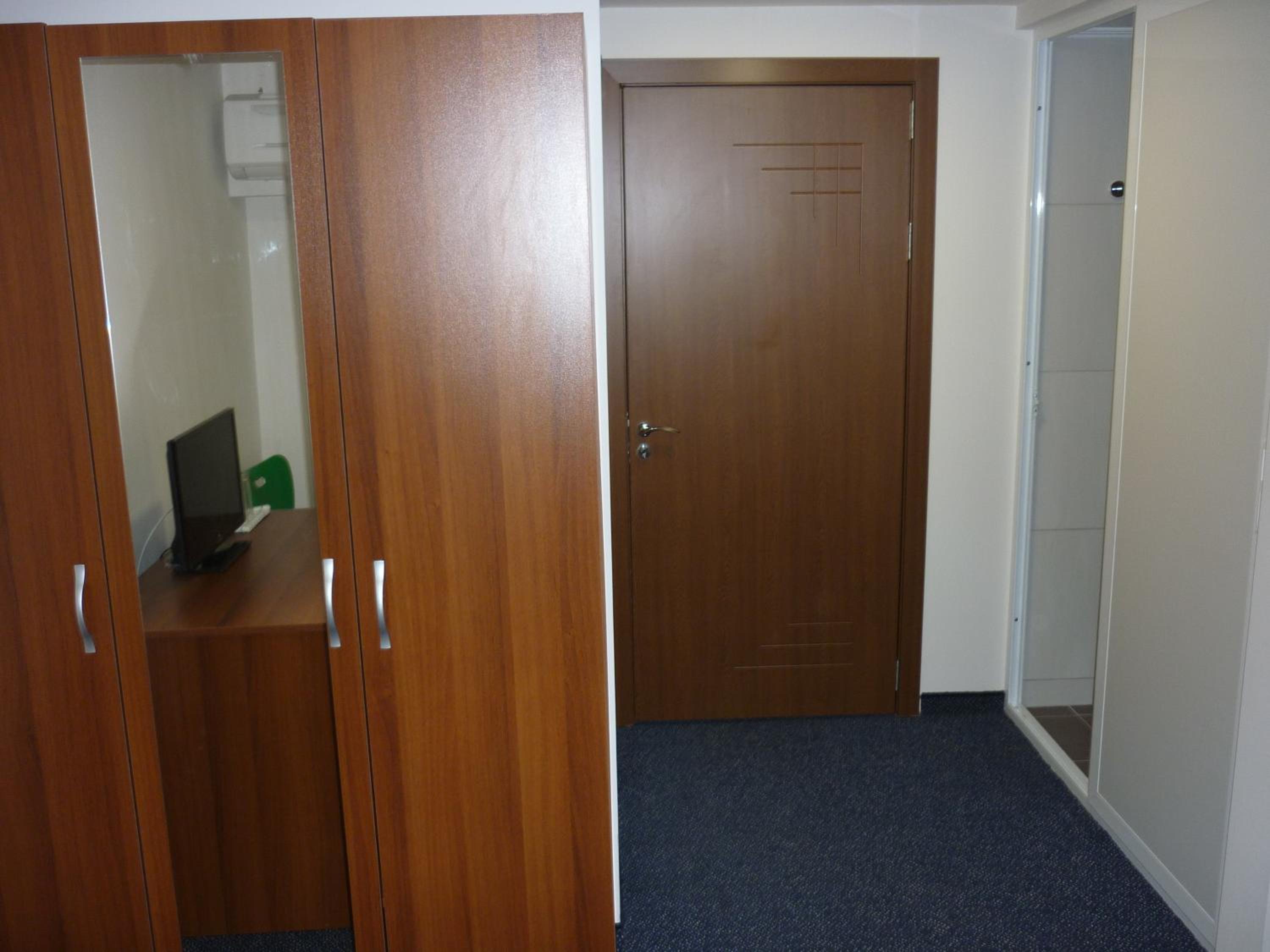 Triple Room with Private Bathroom photo 2