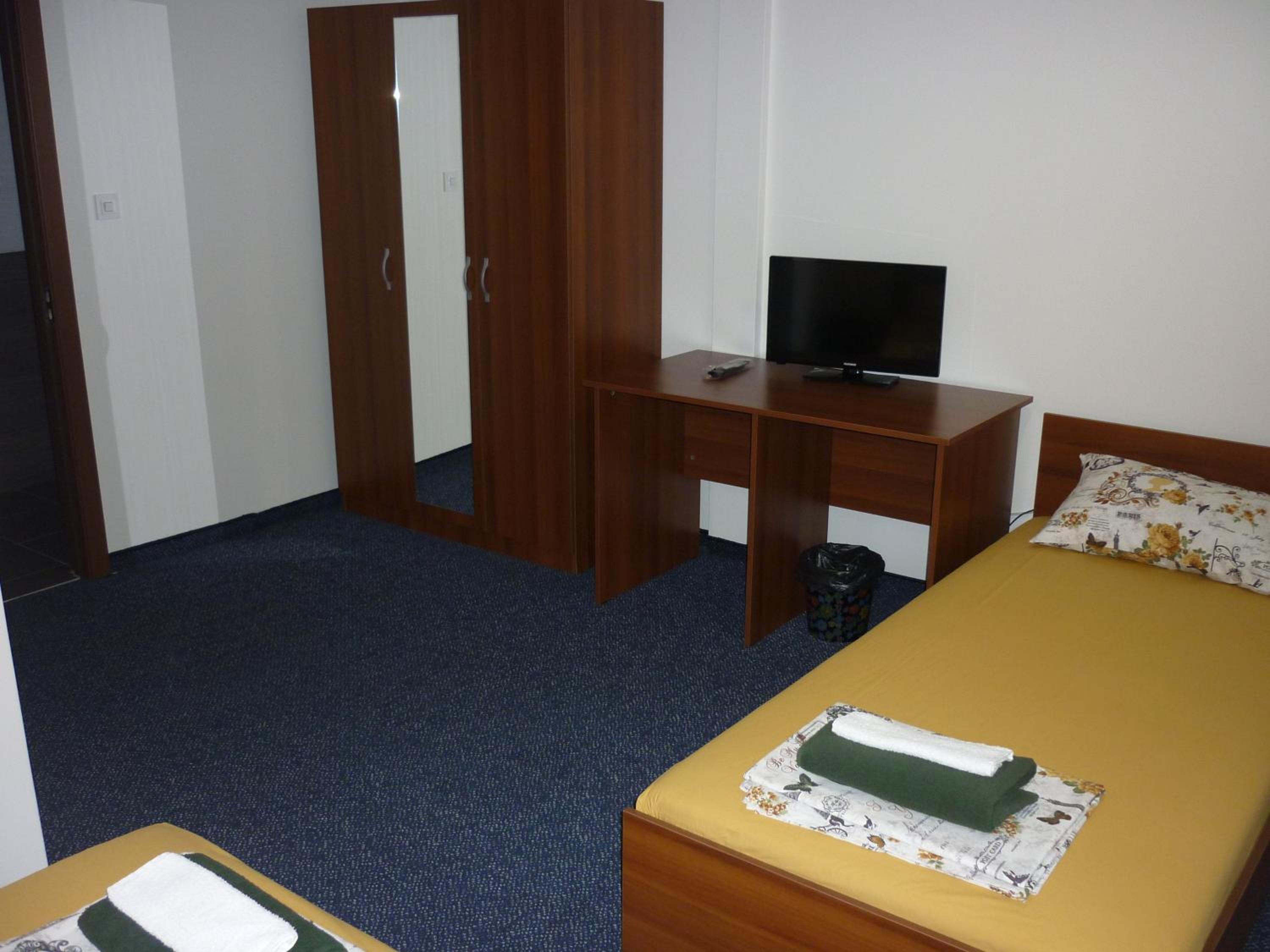 Triple Room with Private Bathroom photo 3