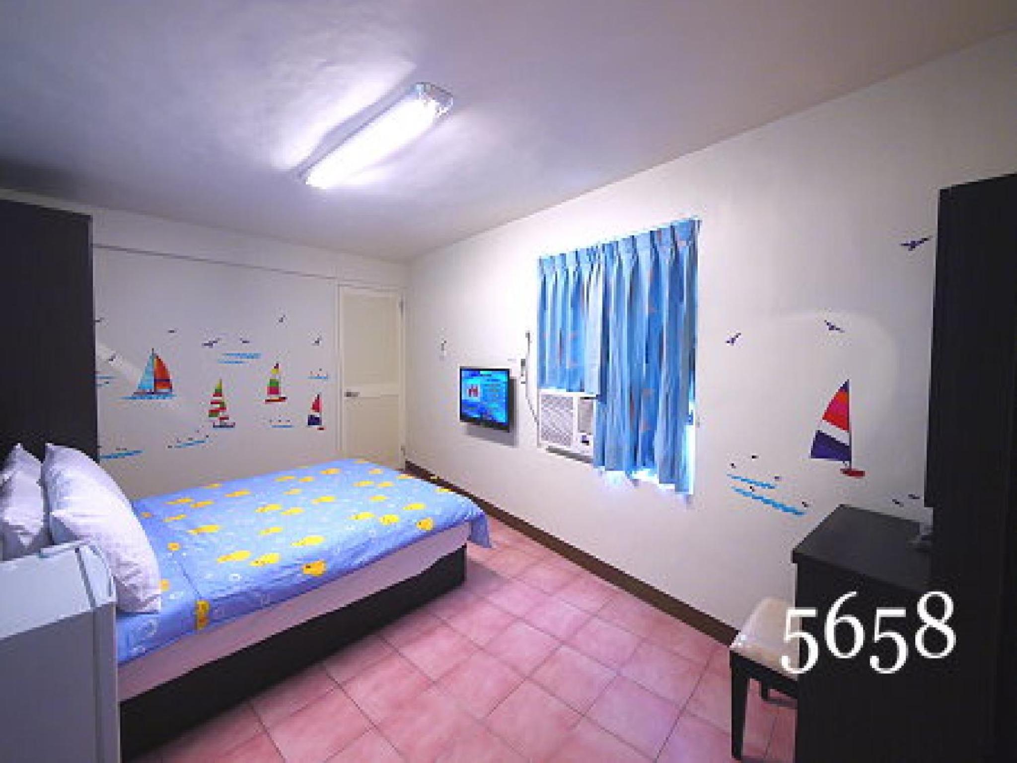 Double Room with Shared Bathroom photo 2