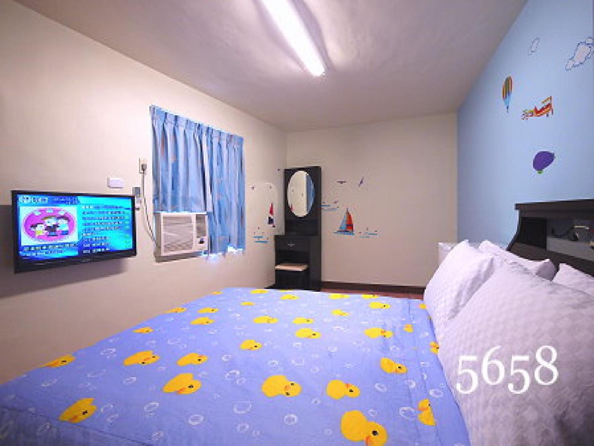 Double Room with Shared Bathroom photo 3