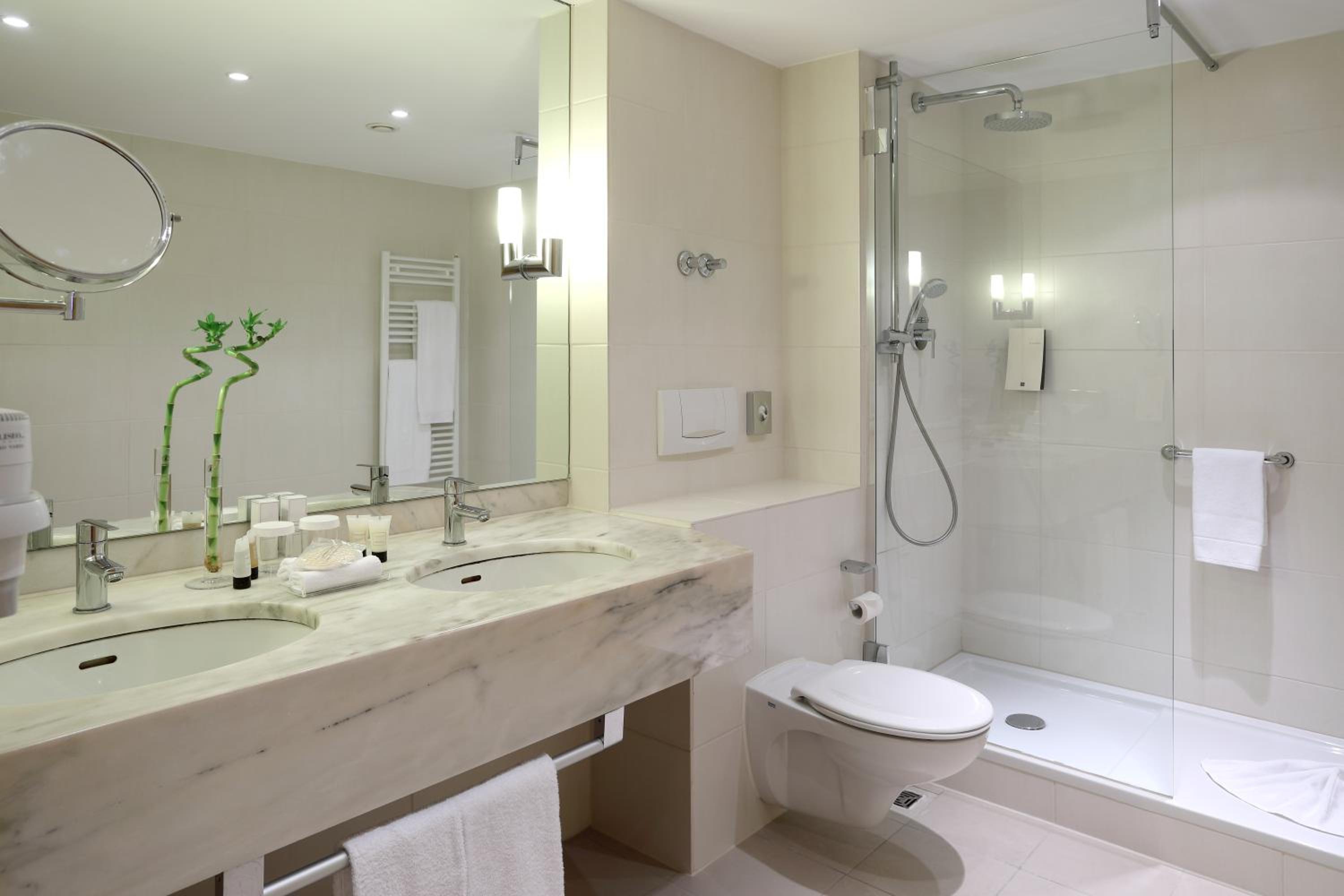 Suite - Photo 2