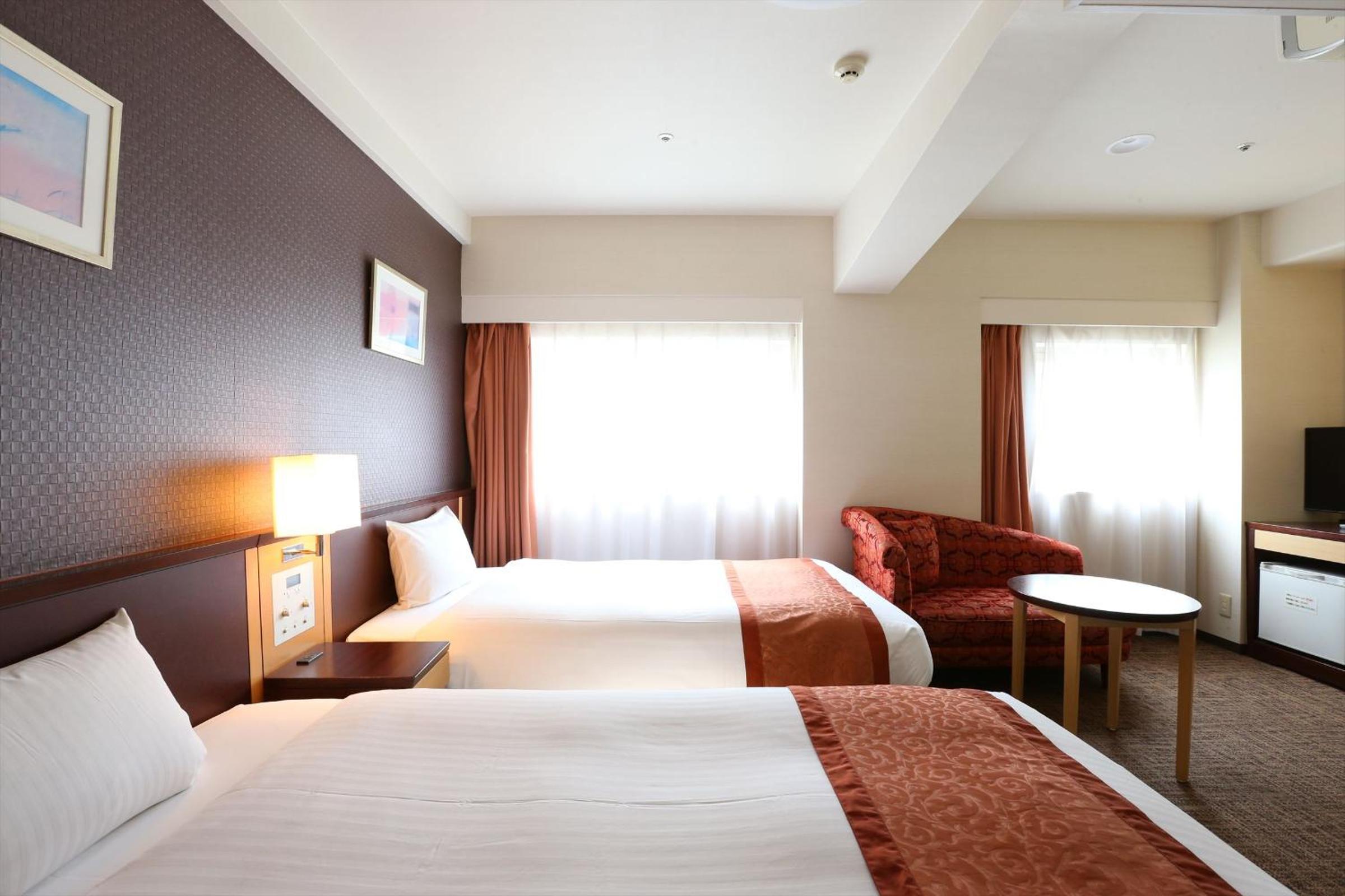 Twin Room - Non-Smoking - Photo 12