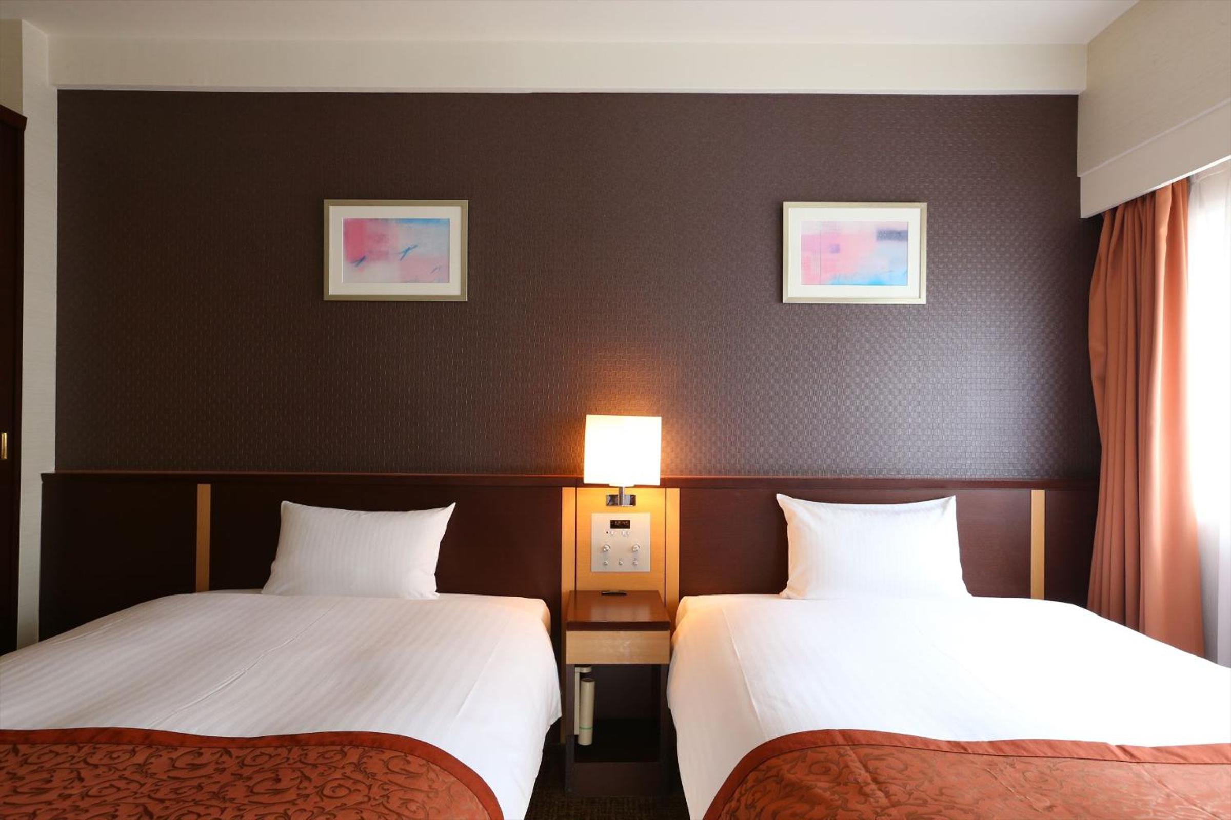 Twin Room - Non-Smoking - Photo 10