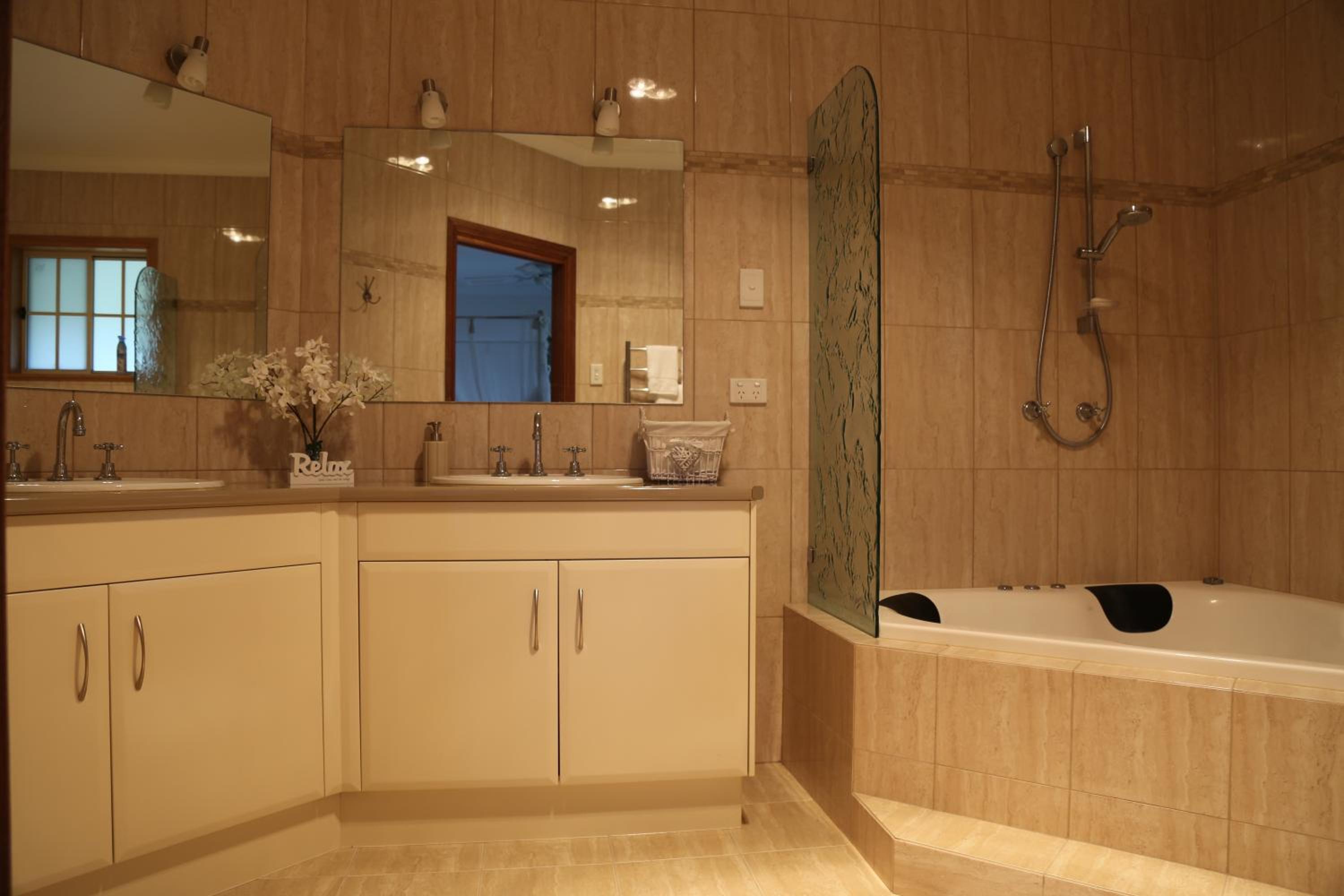 Double Room with Spa Bath photo 3