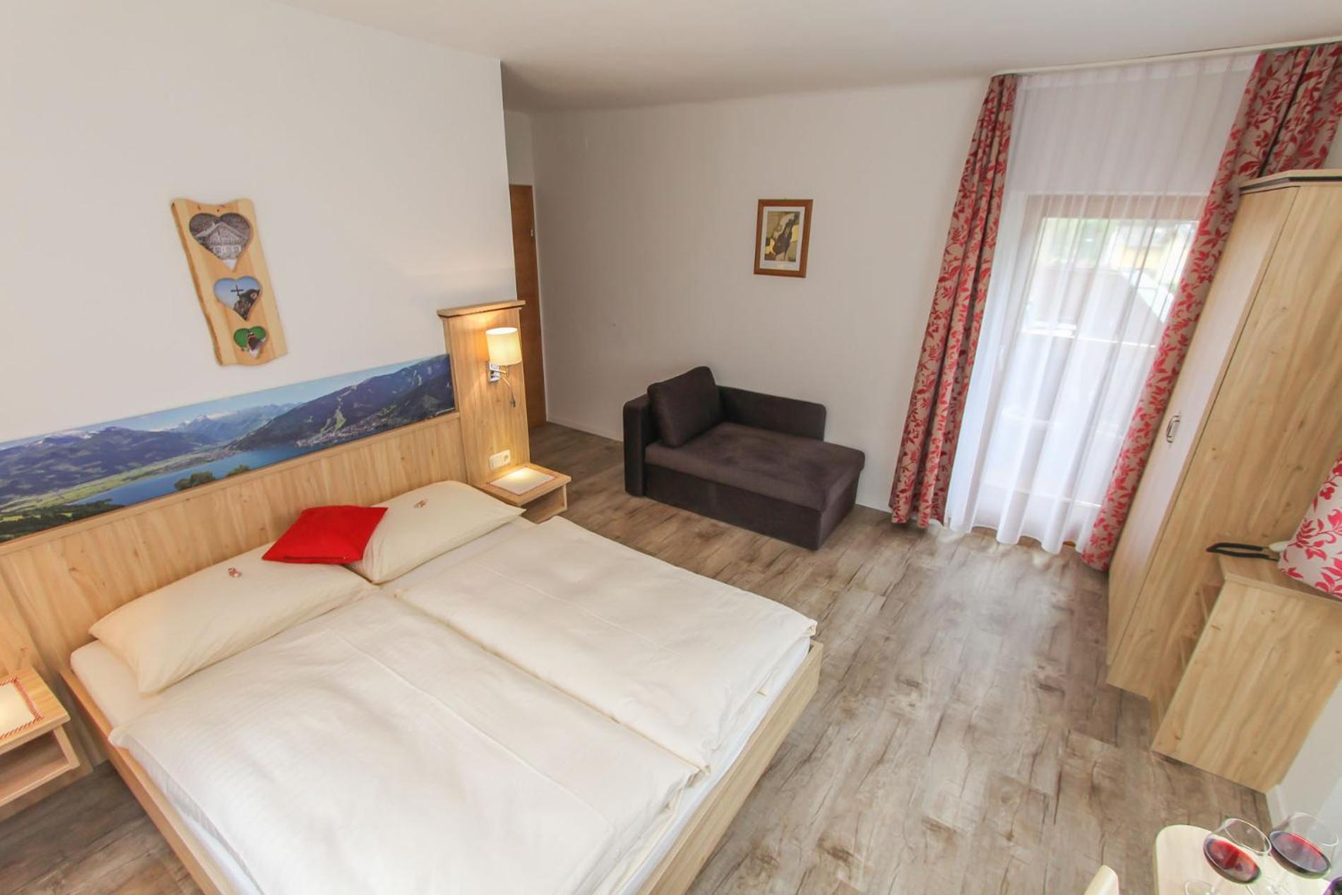 Double Room With Extra Bed photo 1