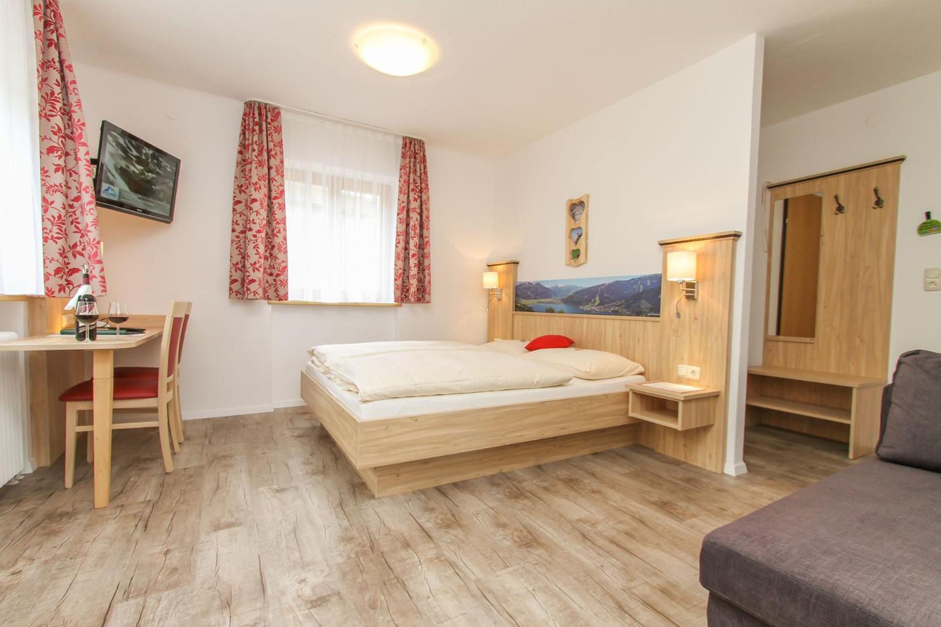 Double Room With Extra Bed photo 3