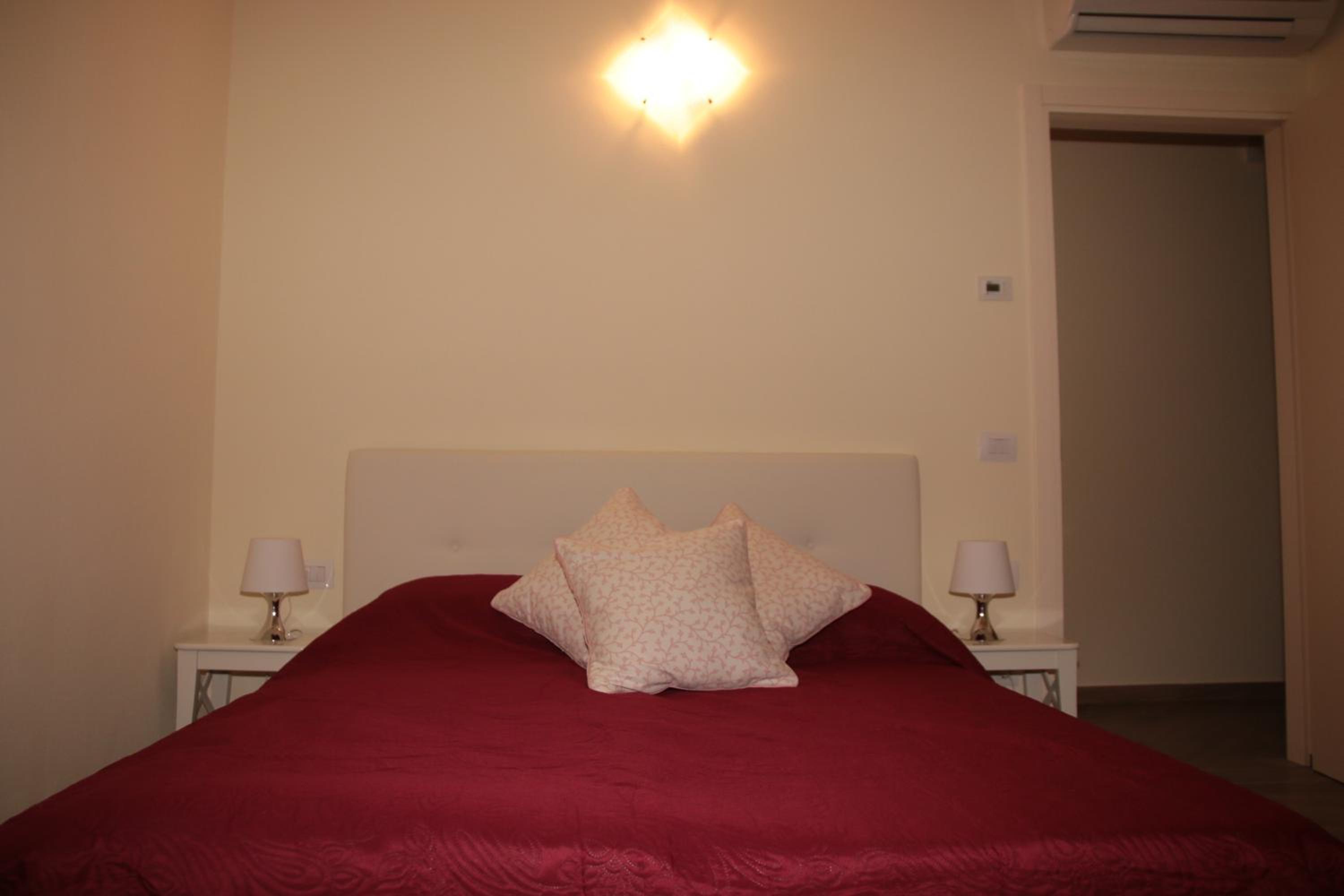 Double Room with Private Bathroom - Photo 4