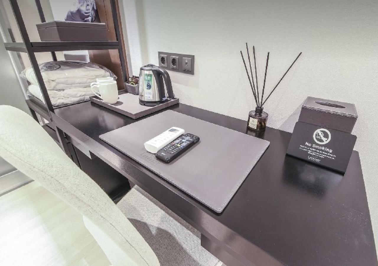 Premium Double Room - Photo 13