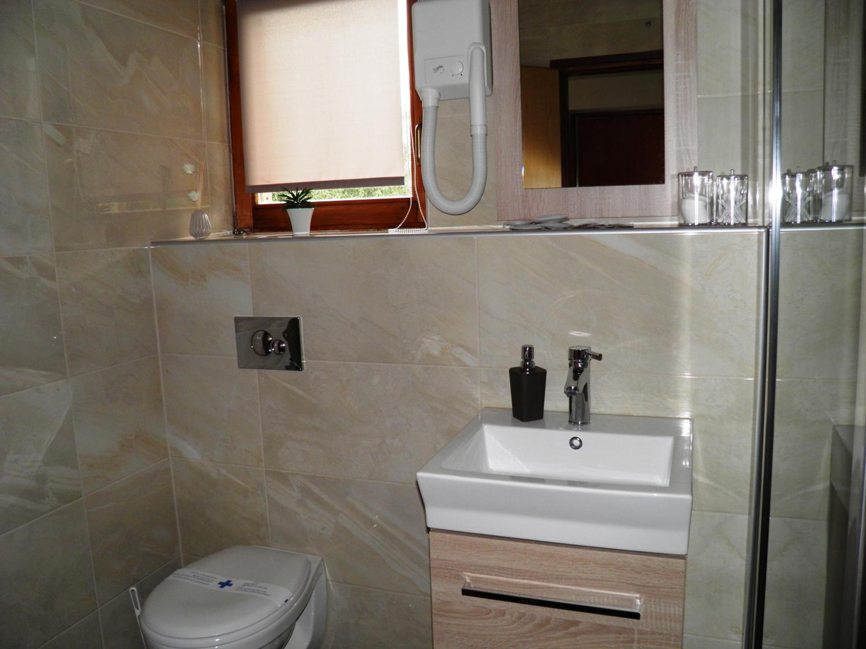 One-Bedroom House - Photo 6