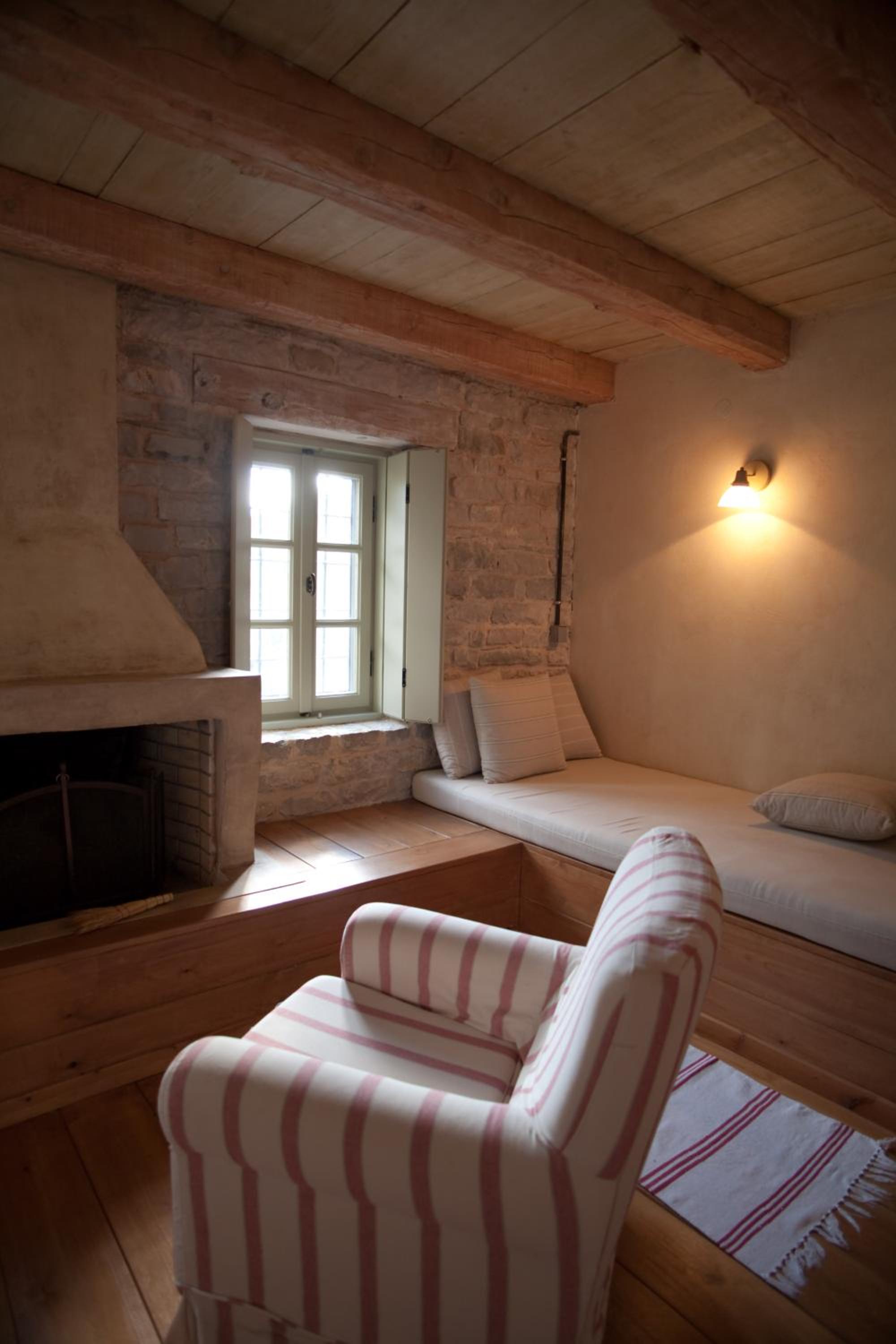 Country House - Photo 1