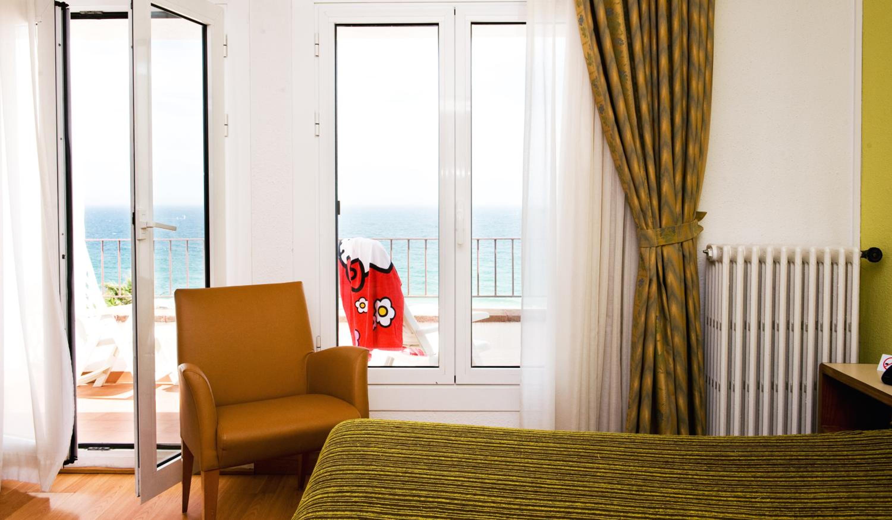 Double or Twin Room with Terrace - Sea View - Photo 4